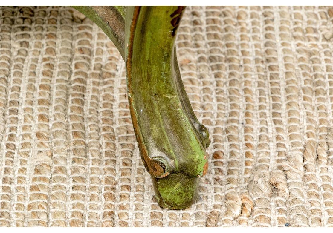 Delightful Pair Of Hand-Painted Antique Florentine Chairs siglo XX en venta