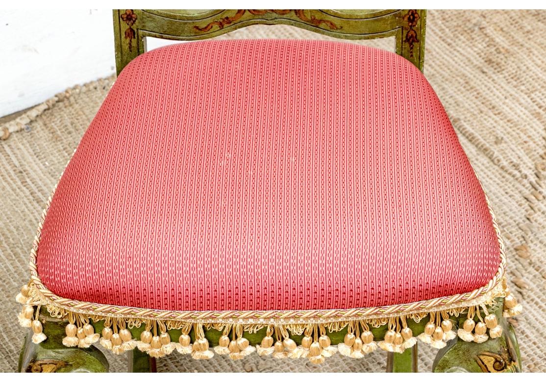 Delightful Pair Of Hand-Painted Antique Florentine Chairs en venta 1