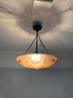 Delizioso ciondolo Art Deco color pesca, rilievo in vetro smerigliato