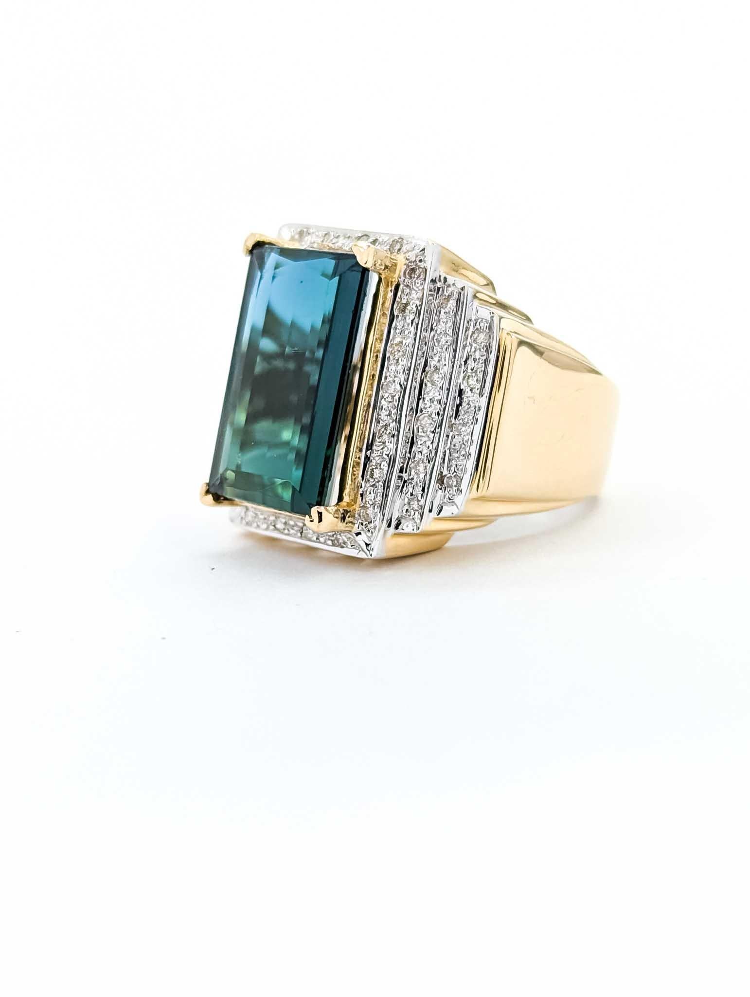 Delightful Tourmaline and Diamond Ring in 18k Yellow Gold (Zeitgenössisch) im Angebot