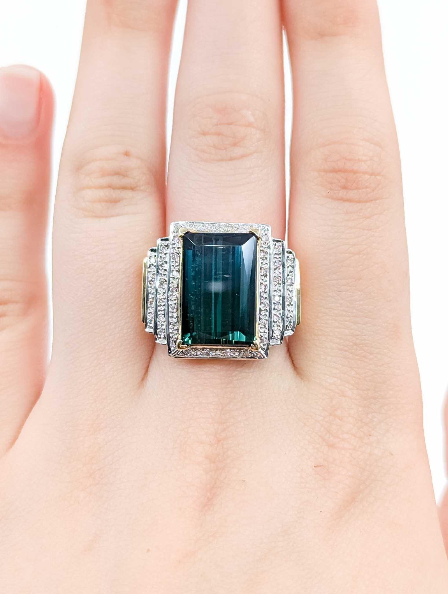 Delightful Tourmaline and Diamond Ring in 18k Yellow Gold im Zustand „Hervorragend“ im Angebot in Bloomington, MN