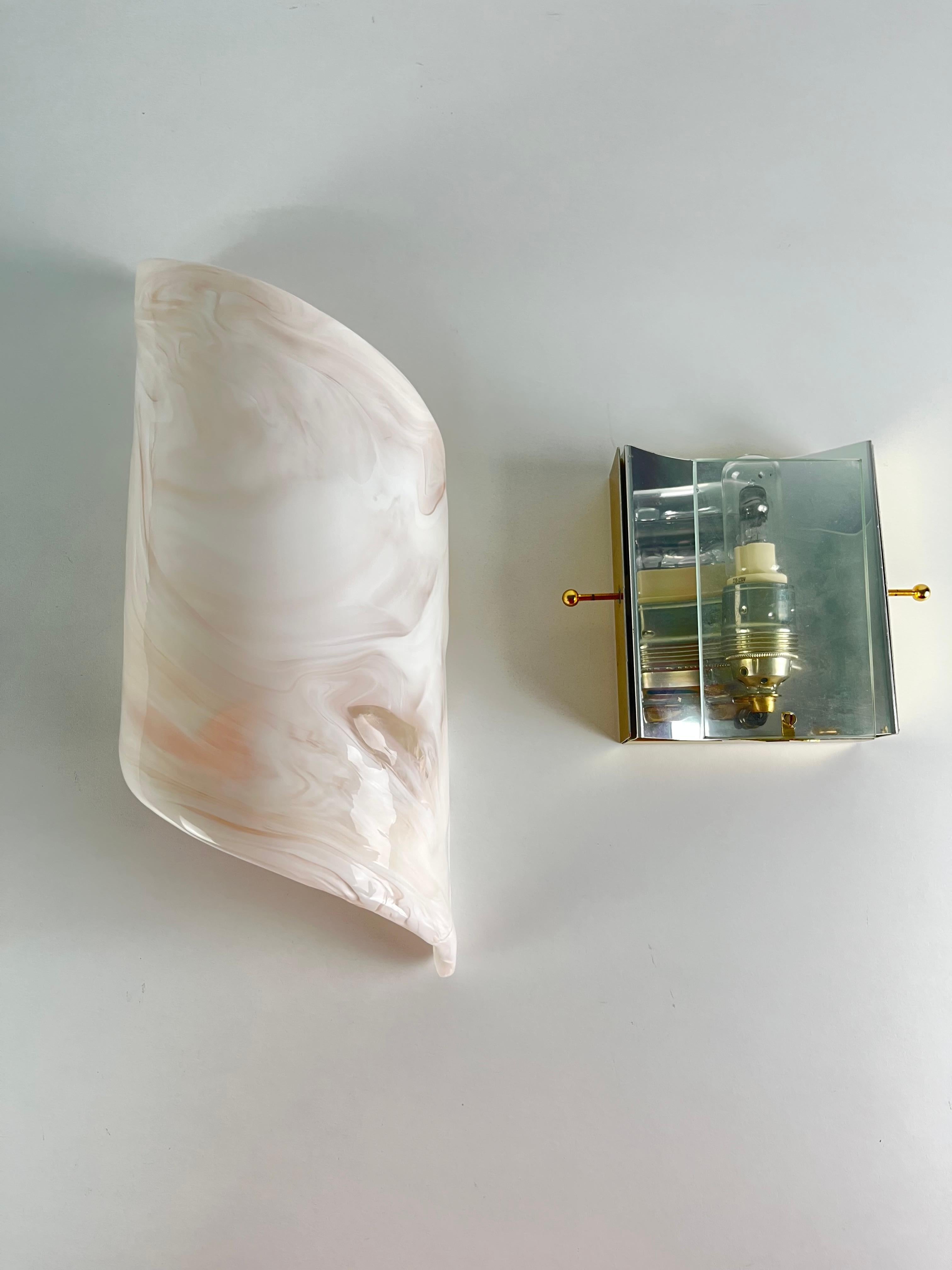 Delightful Venetian Mid-century Murano Glass Wall Lamp, 1960s in vendita 5
