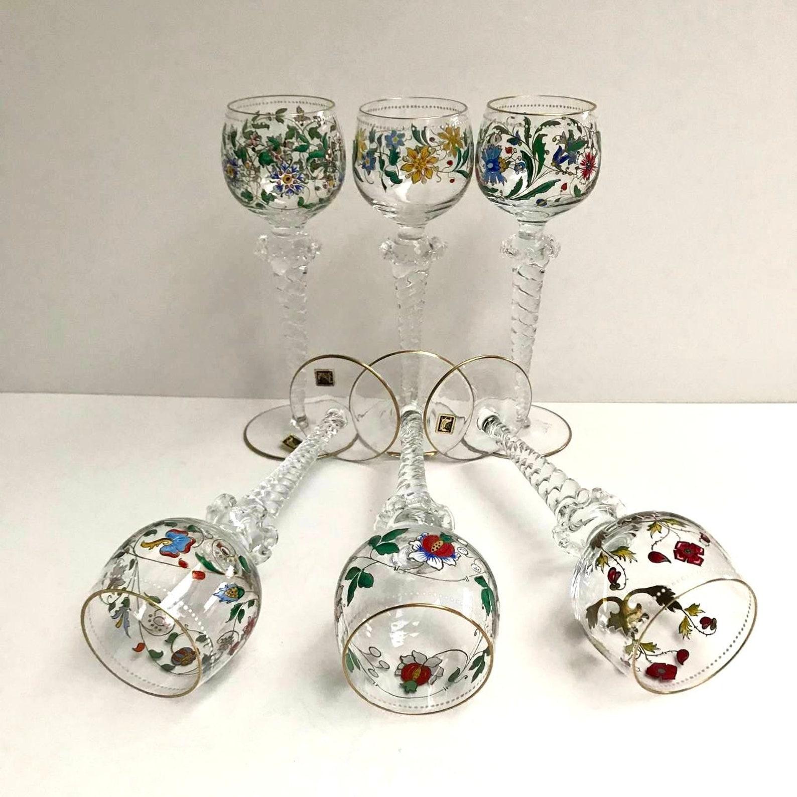 Elite crystal glasses, decorated with flowers. A set of glasses  of 6 pieces by Gluskunst Hirtreiter. 

 The patterns on the crystal glasses are cut by hand.. This makes them even more majestic and give a special chic.

  This item will serve as a