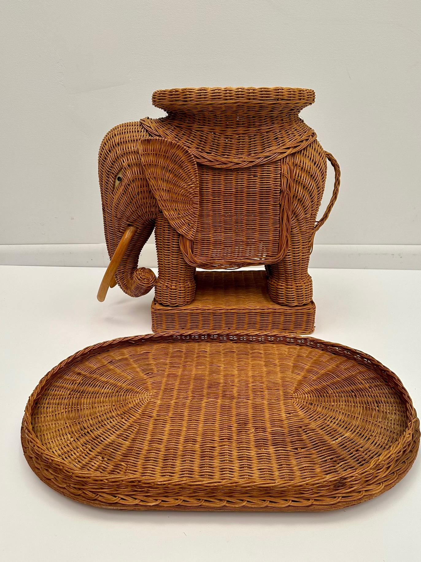 Delightful Vintage Natural Wicker Elephant Tray Top End Table For Sale 4