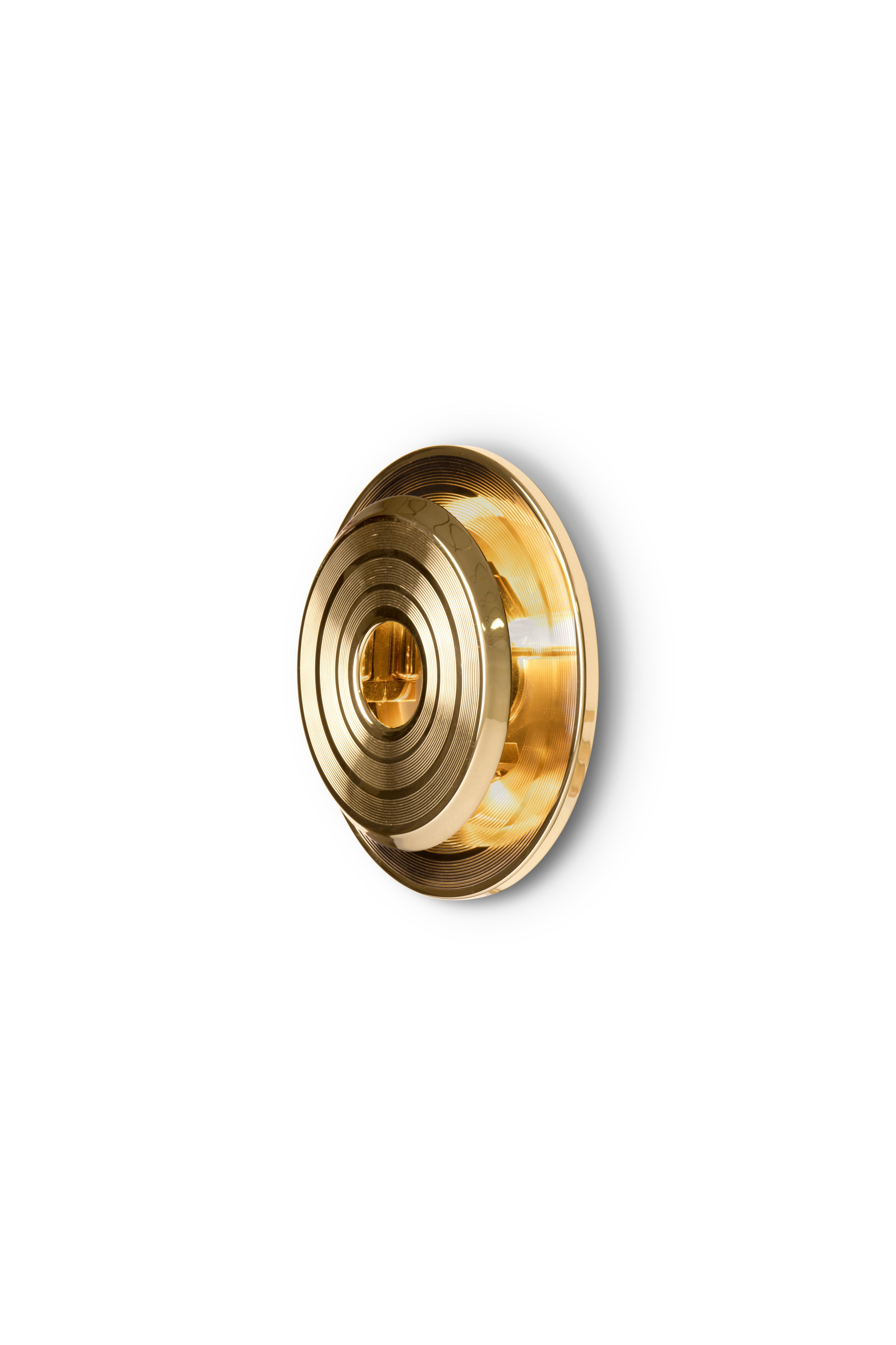 Hendrix wall sconce has a round shape that was inspired by a golden vinyl player. Ideal for every single Mid-Century Modern interior, this wall light fixture will bring a smooth lighting effect to your room. 100% handmade in brass, Hendrix showcases