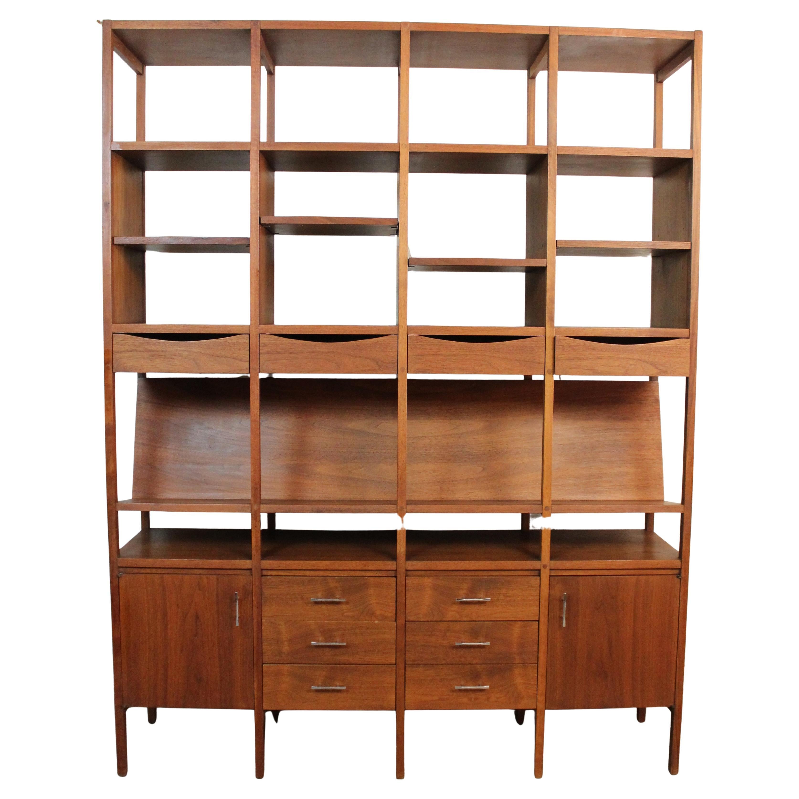 Delineator
Wall Unit by Paul McCobb for Lane
