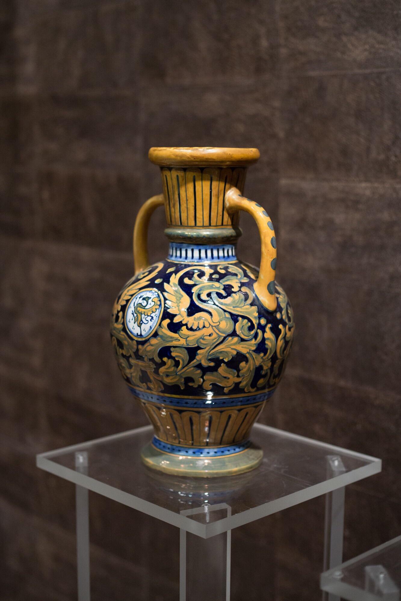 Della Robbia Italian Colored Majolica Pair of Vases In Good Condition In Roma, IT