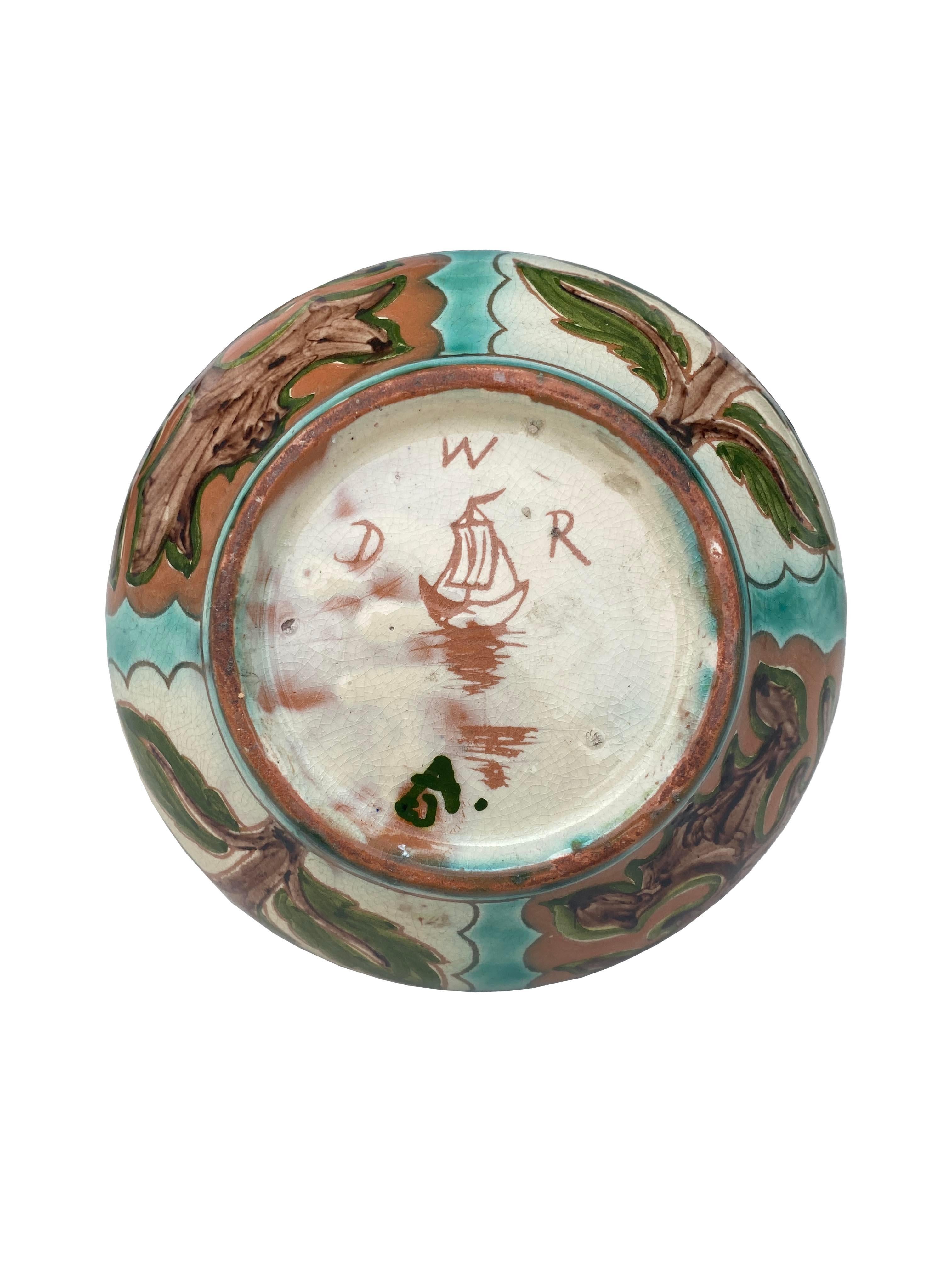 Terracotta Bottiglia di Della Robbia Pottery - Dalla collezione di Ann & Gordon Getty in vendita