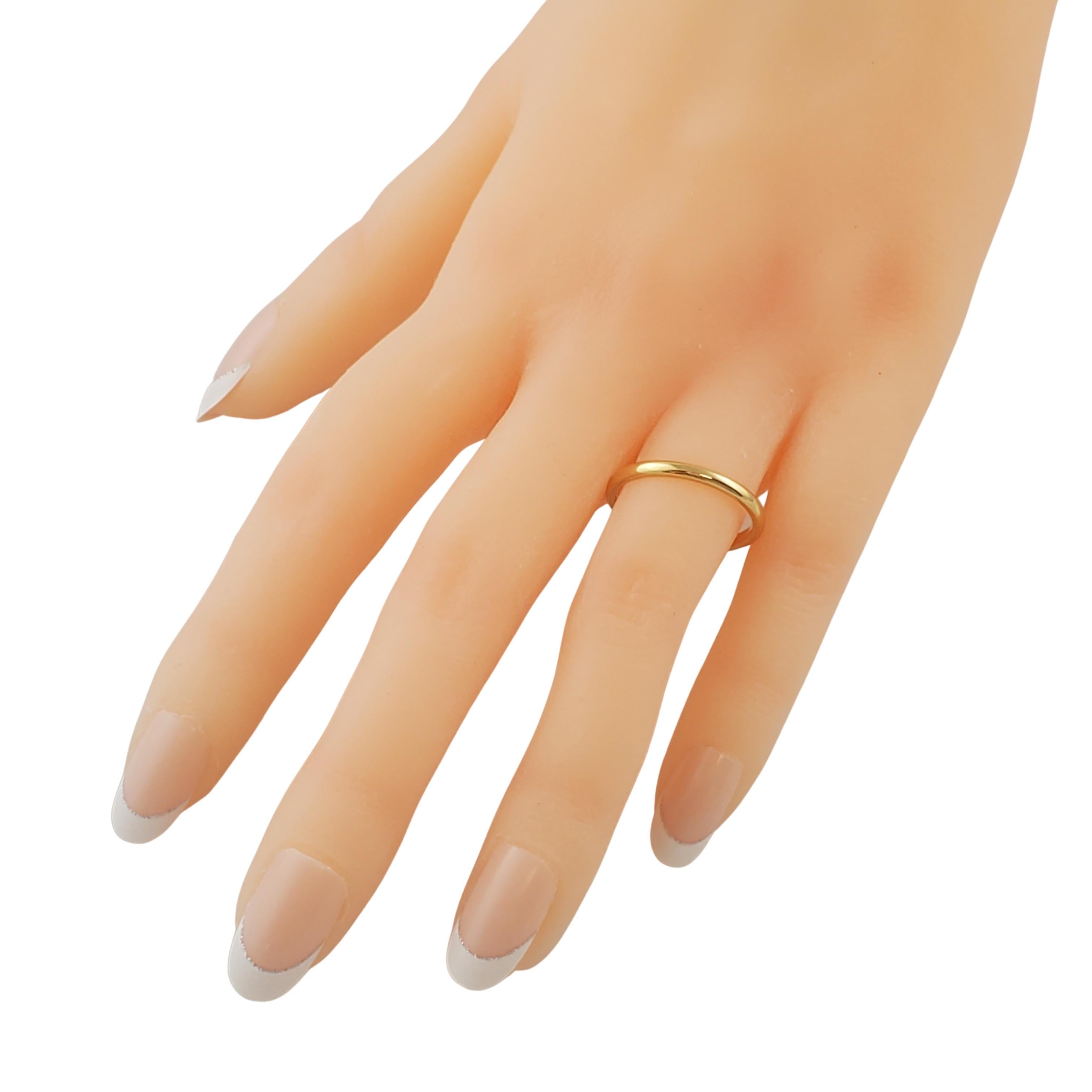 Dellafora 18k Yellow Gold Wedding Band In Good Condition In Washington Depot, CT