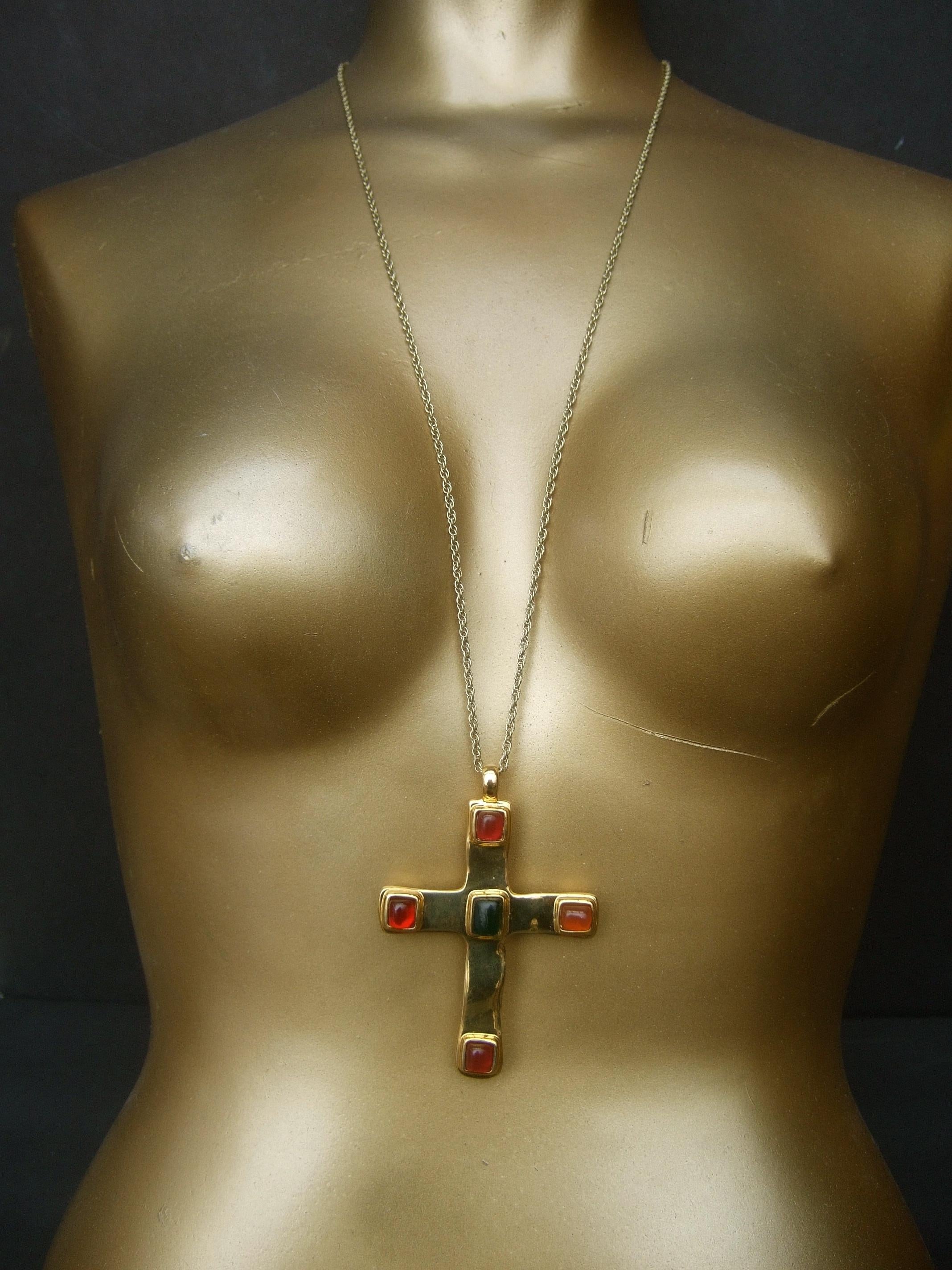 Dellio Large Gilt Metal Poured Resin Cross Pendant Necklace c 1980s For Sale 8