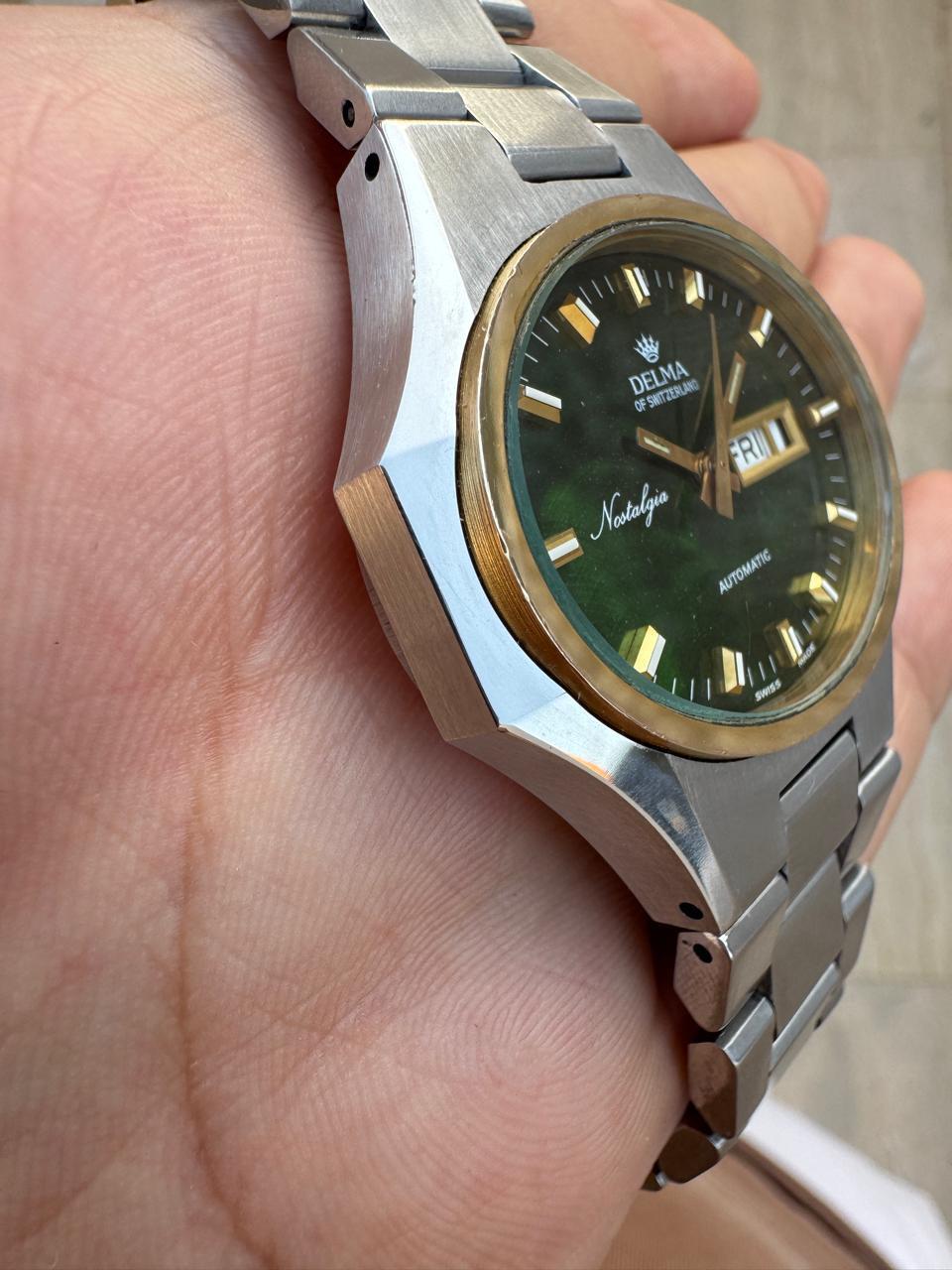 Delma Nostalgia Shimmer Greene & Greene Greene Malachite Quadrante Raro Orologio Automatico da Uomo in vendita 2