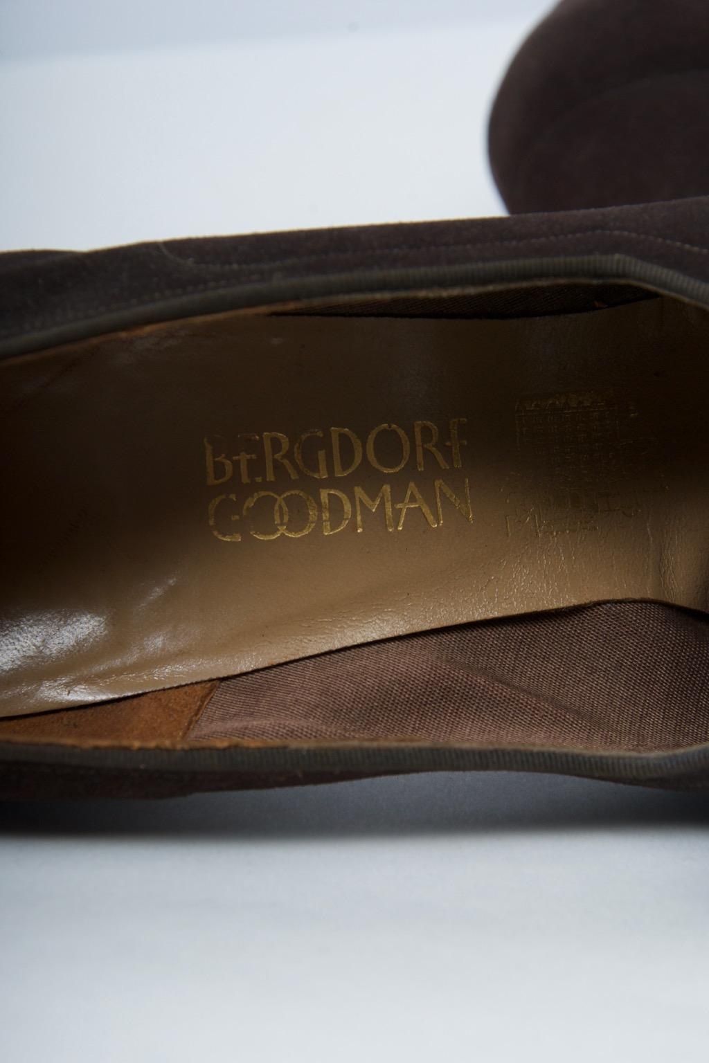 Delman Brown Suede Open-Toe Shoes, c.1950 In Good Condition For Sale In Alford, MA