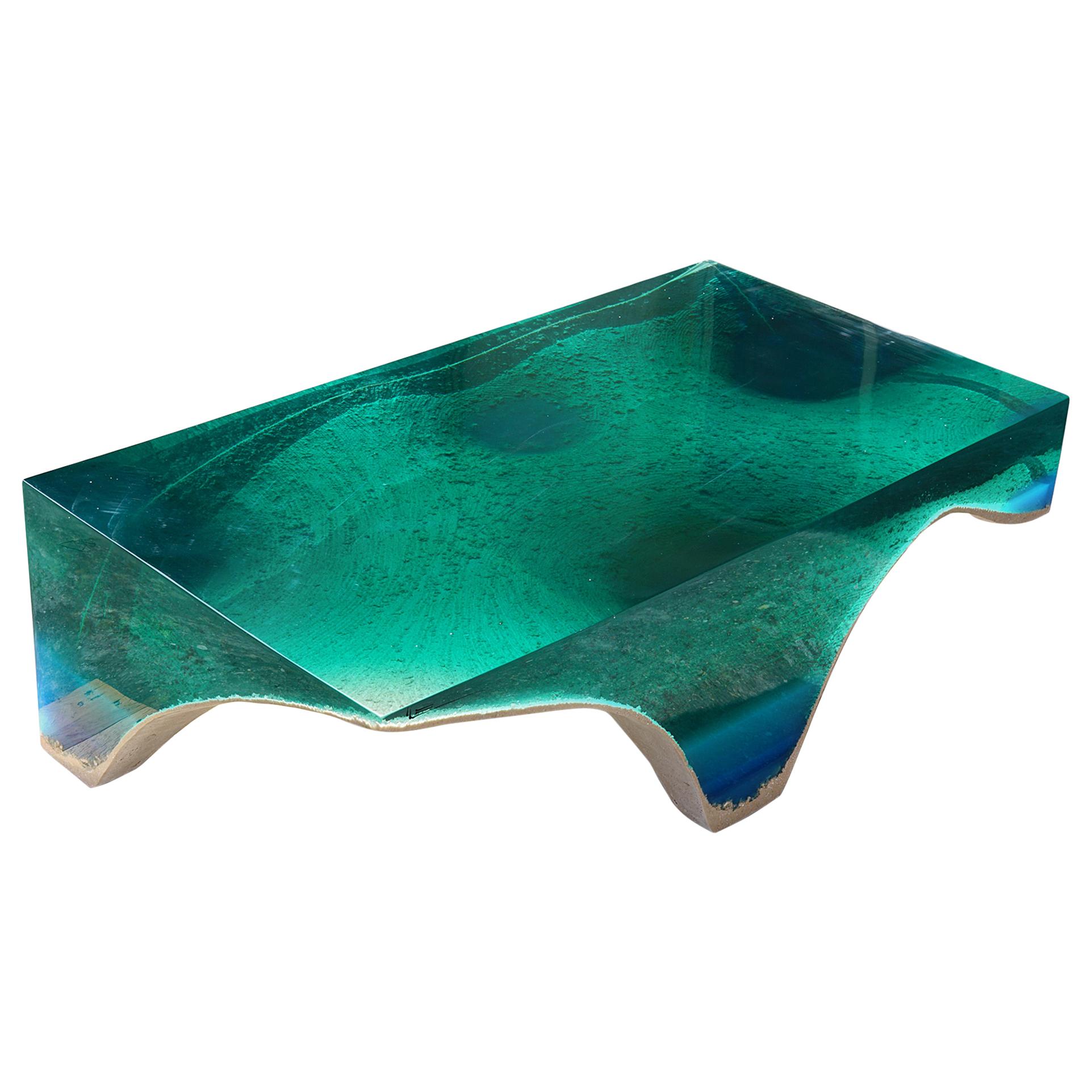 Table basse Delmare - par Eduard Locota. Verre acrylique vert-turquoise et marbre