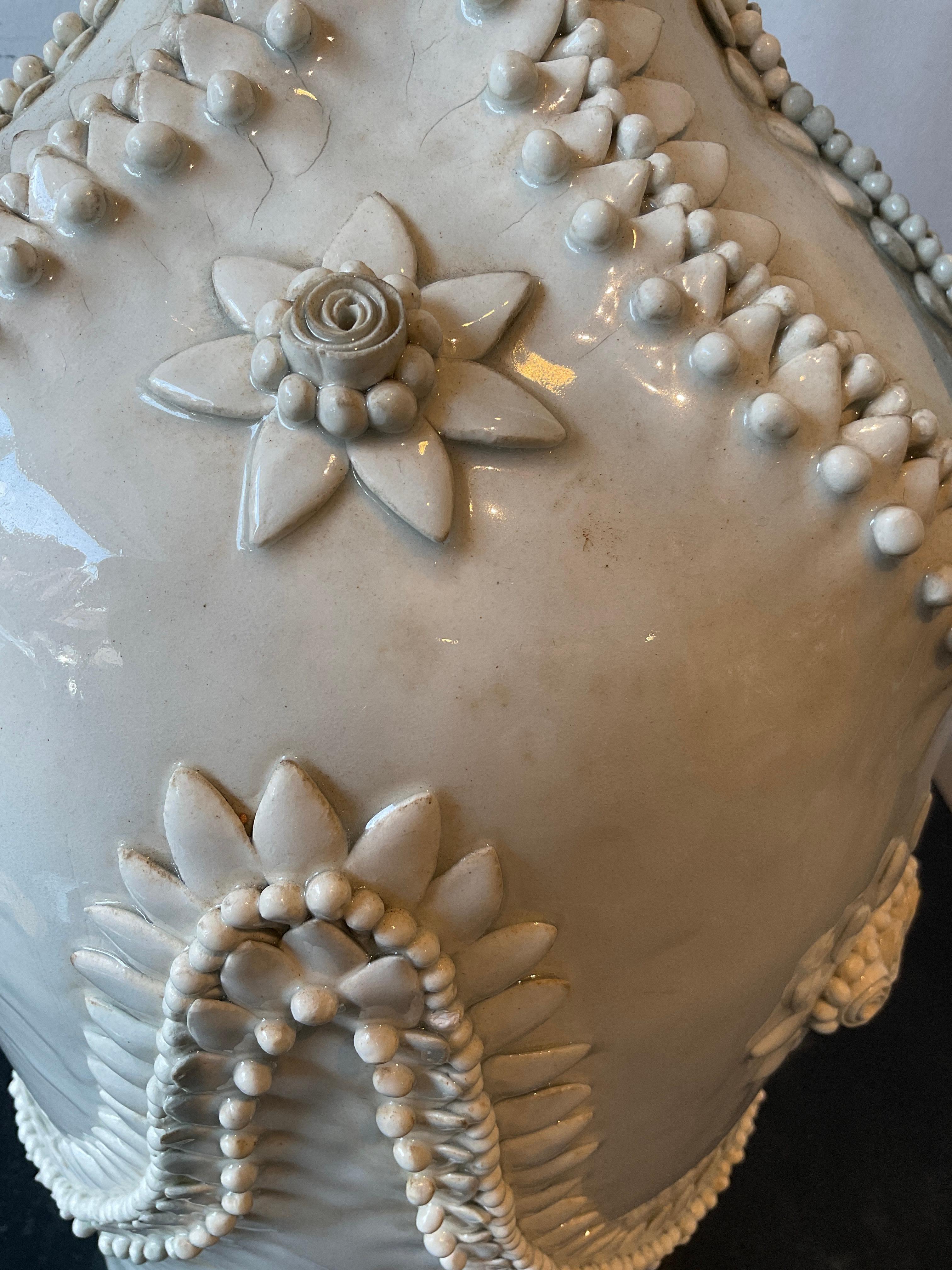 Delores De Murtas Base de Lámpara de Cerámica Blanca Floral en venta 4