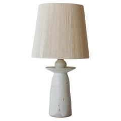 Delphe Tischlampe aus weißer, cremefarbener, matter Keramik von Grès Éditions