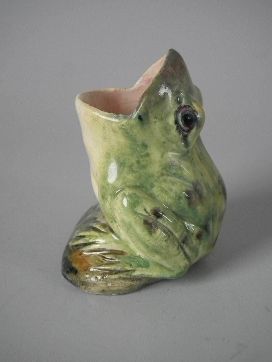 frog vase