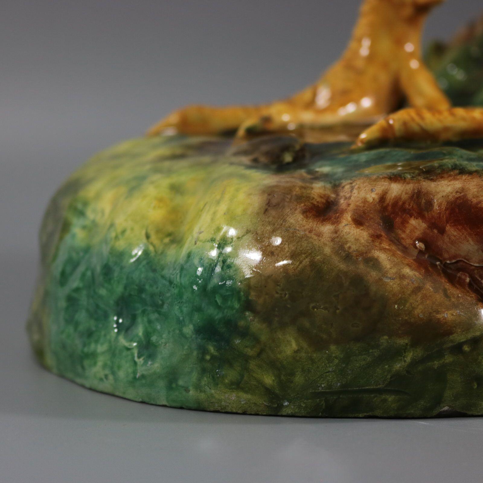 Vaso figurato in maiolica Delphin Massier con gallo e galletto in vendita 14