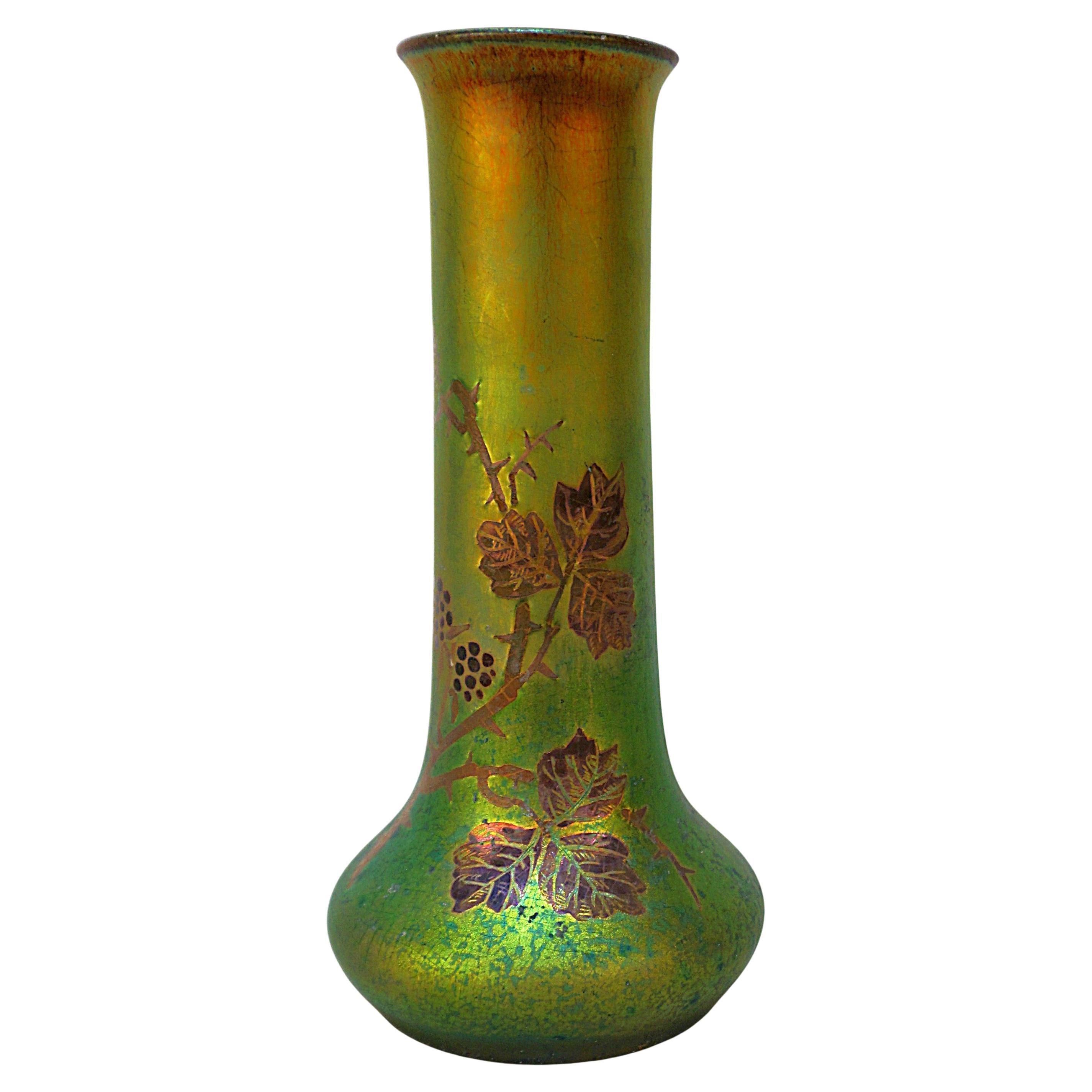 Vase en céramique émaillée lustrée de style Delphin Massier