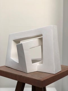 Arch by Delphine Brabant - Plaster sculpture, geometrical artwork, white