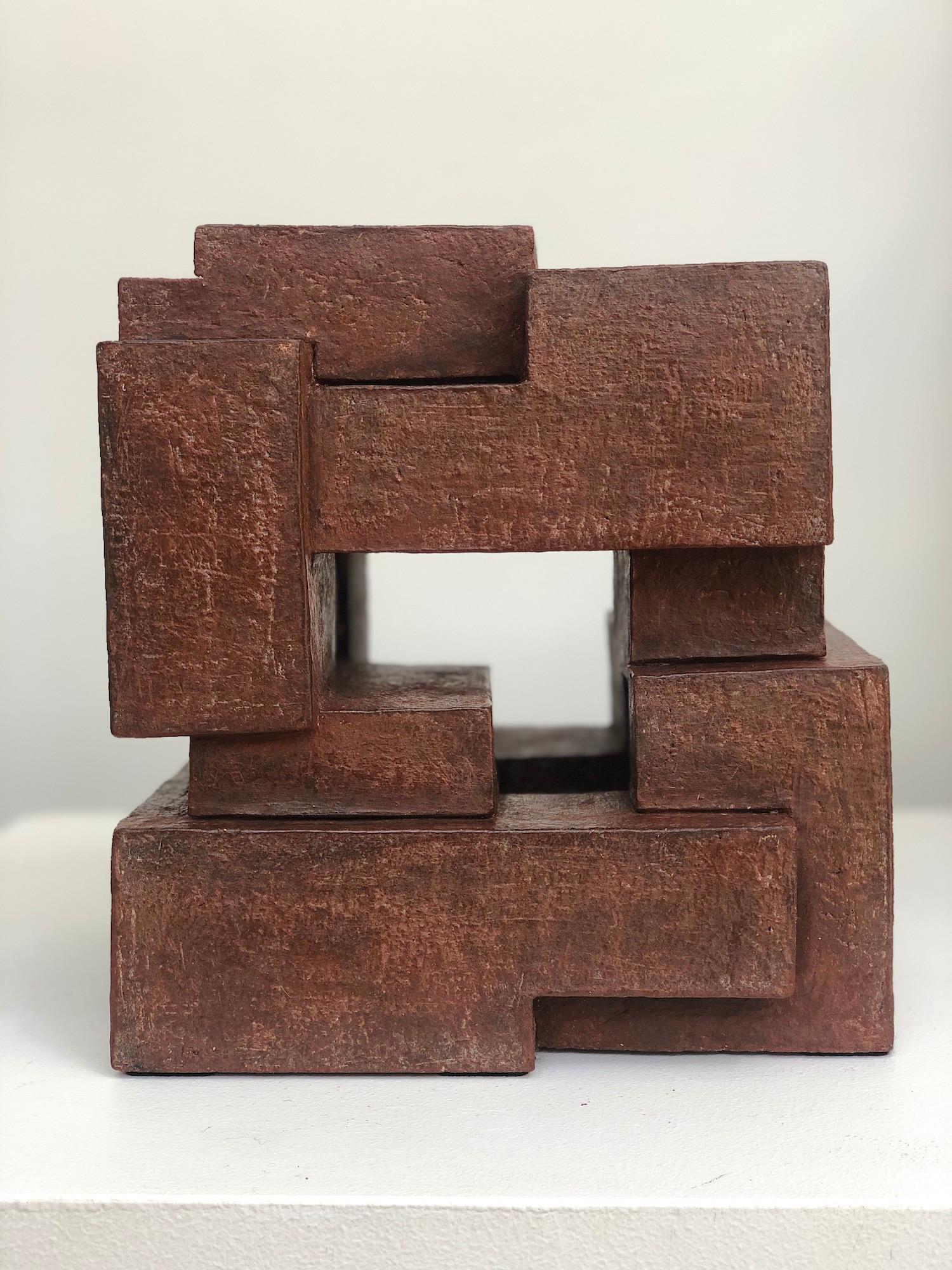 Block VIII est une sculpture unique en terre cuite de l'artiste contemporaine Delphine Brabant, dont les dimensions sont de 23 cm × 20 cm × 16 cm (9.1 × 7.9 × 6.3 in). La sculpture est signée et accompagnée d'un certificat d'authenticité.

En