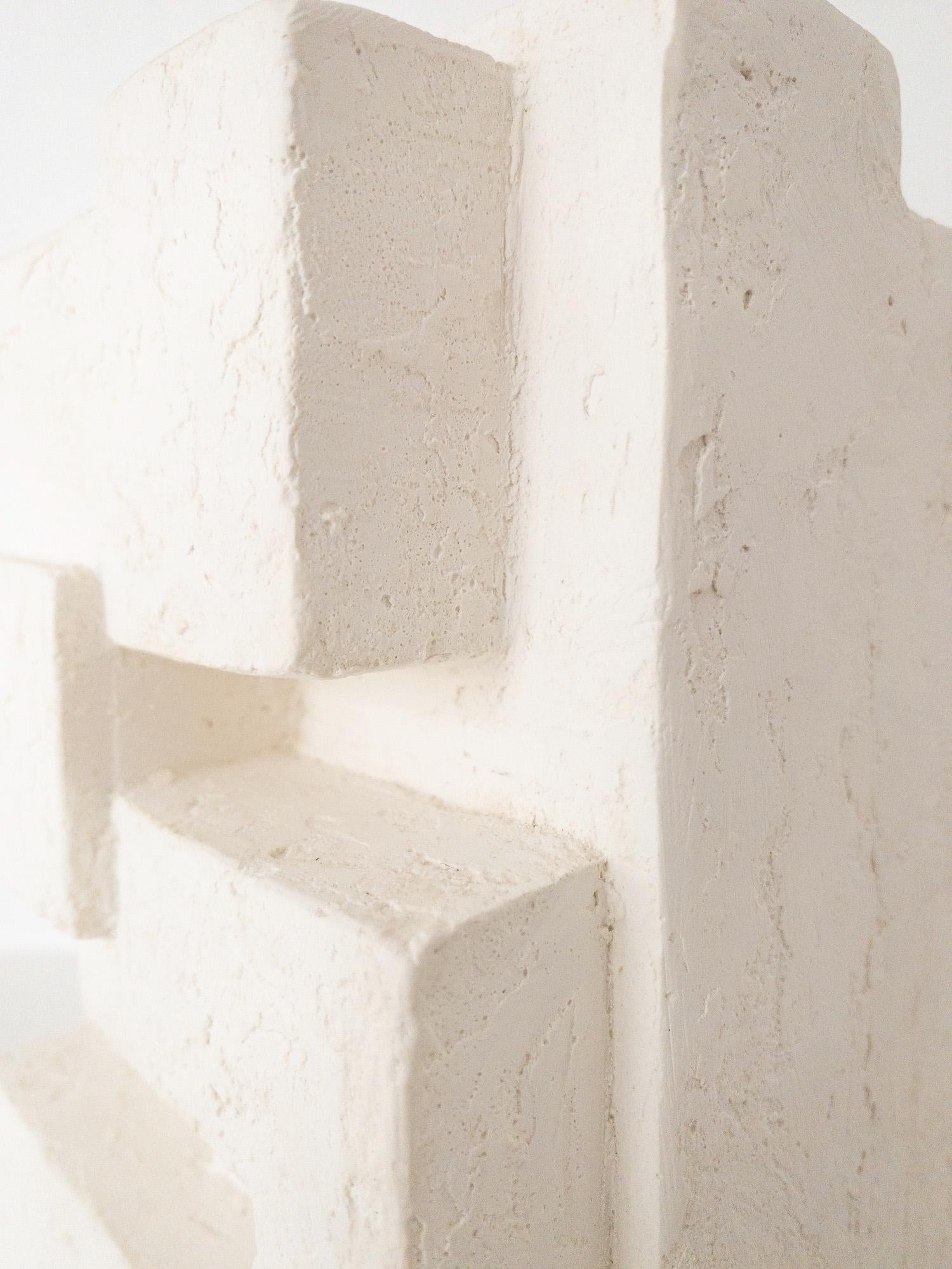 Block XI by Delphine Brabant - Abstract geometric sculpture, plaster, balance en venta 11