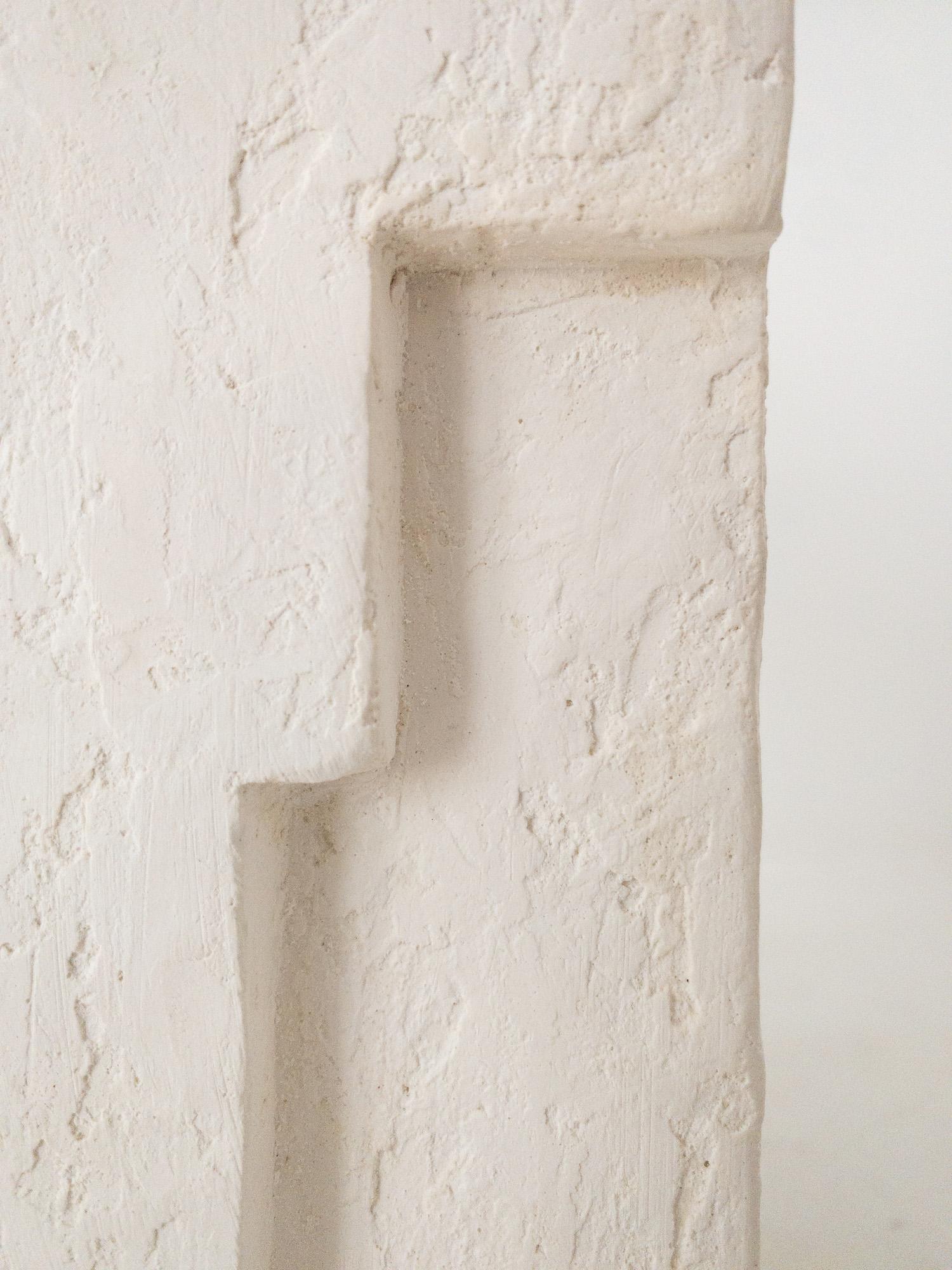 Block XI by Delphine Brabant - Abstract geometric sculpture, plaster, balance en venta 12