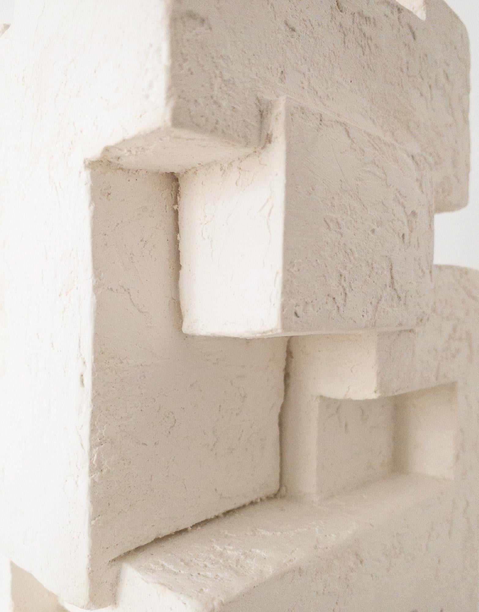 Block XI by Delphine Brabant - Abstract geometric sculpture, plaster, balance en venta 14