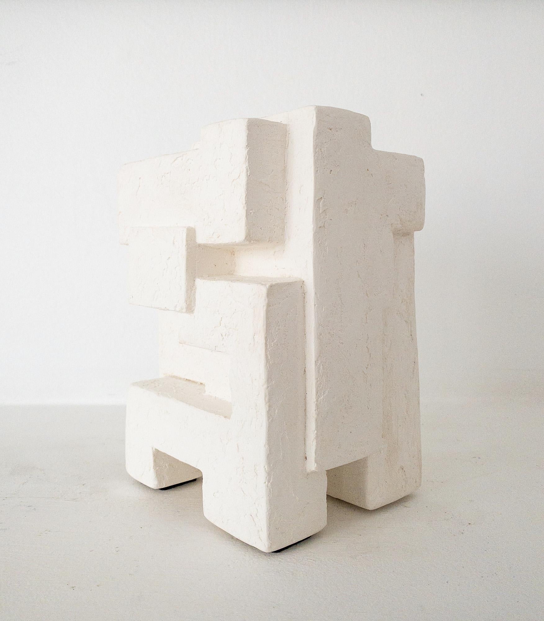 Block XI by Delphine Brabant - Abstract geometric sculpture, plaster, balance en venta 5