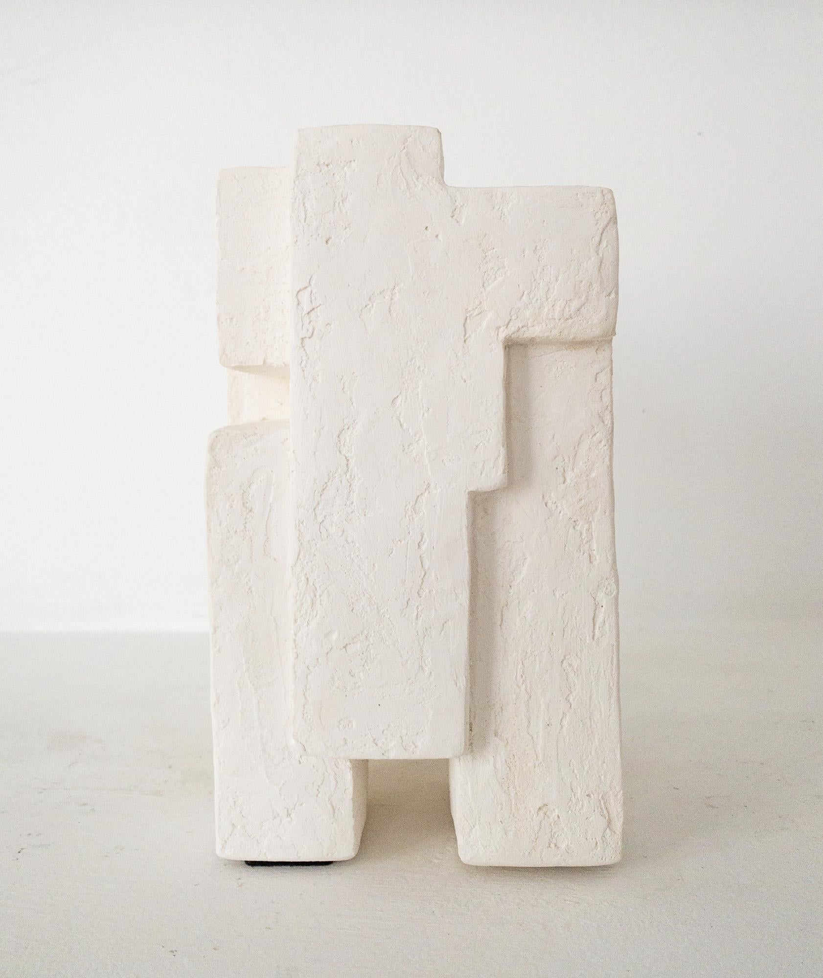 Block XI by Delphine Brabant - Abstract geometric sculpture, plaster, balance en venta 6