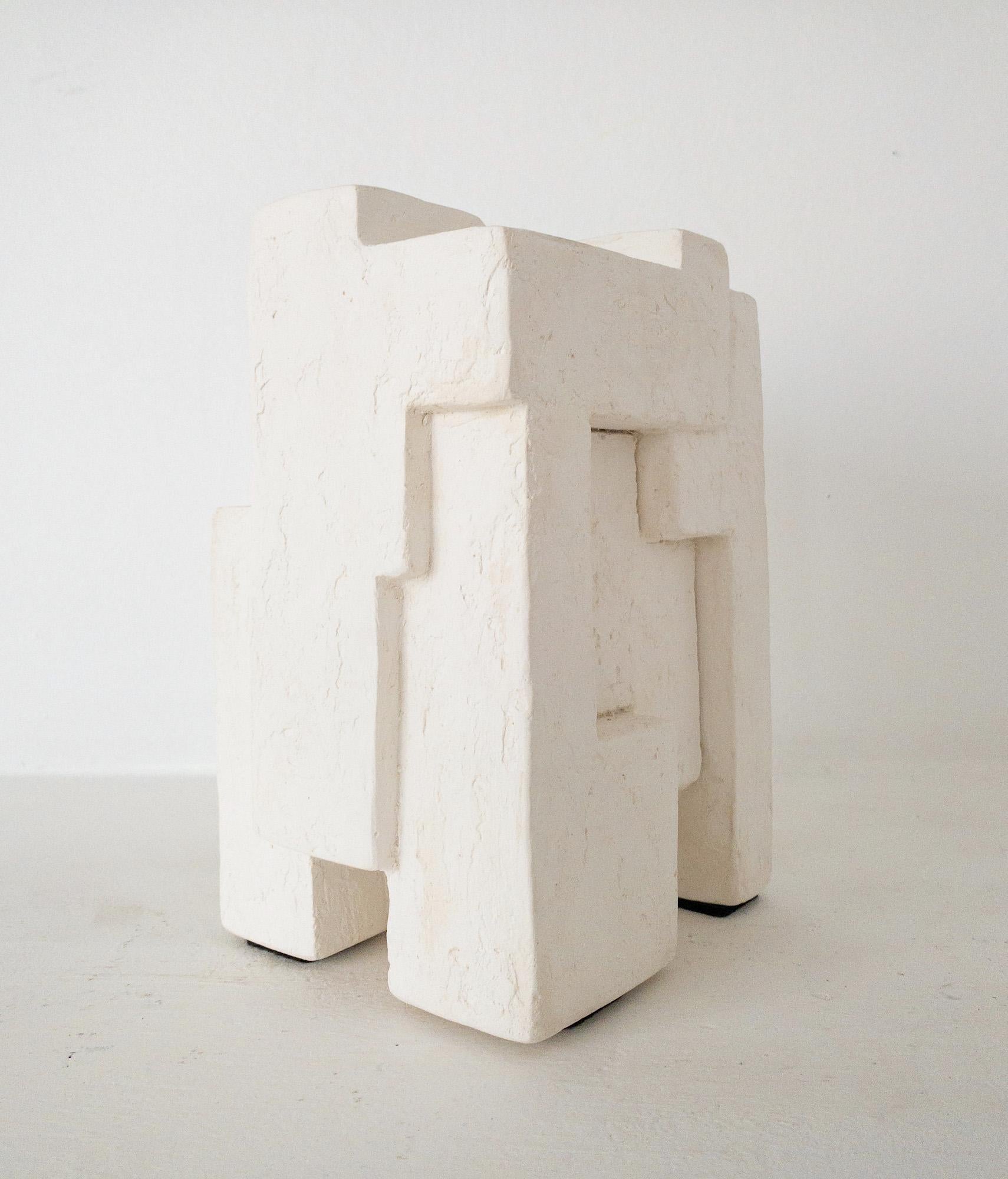 Block XI by Delphine Brabant - Abstract geometric sculpture, plaster, balance en venta 7