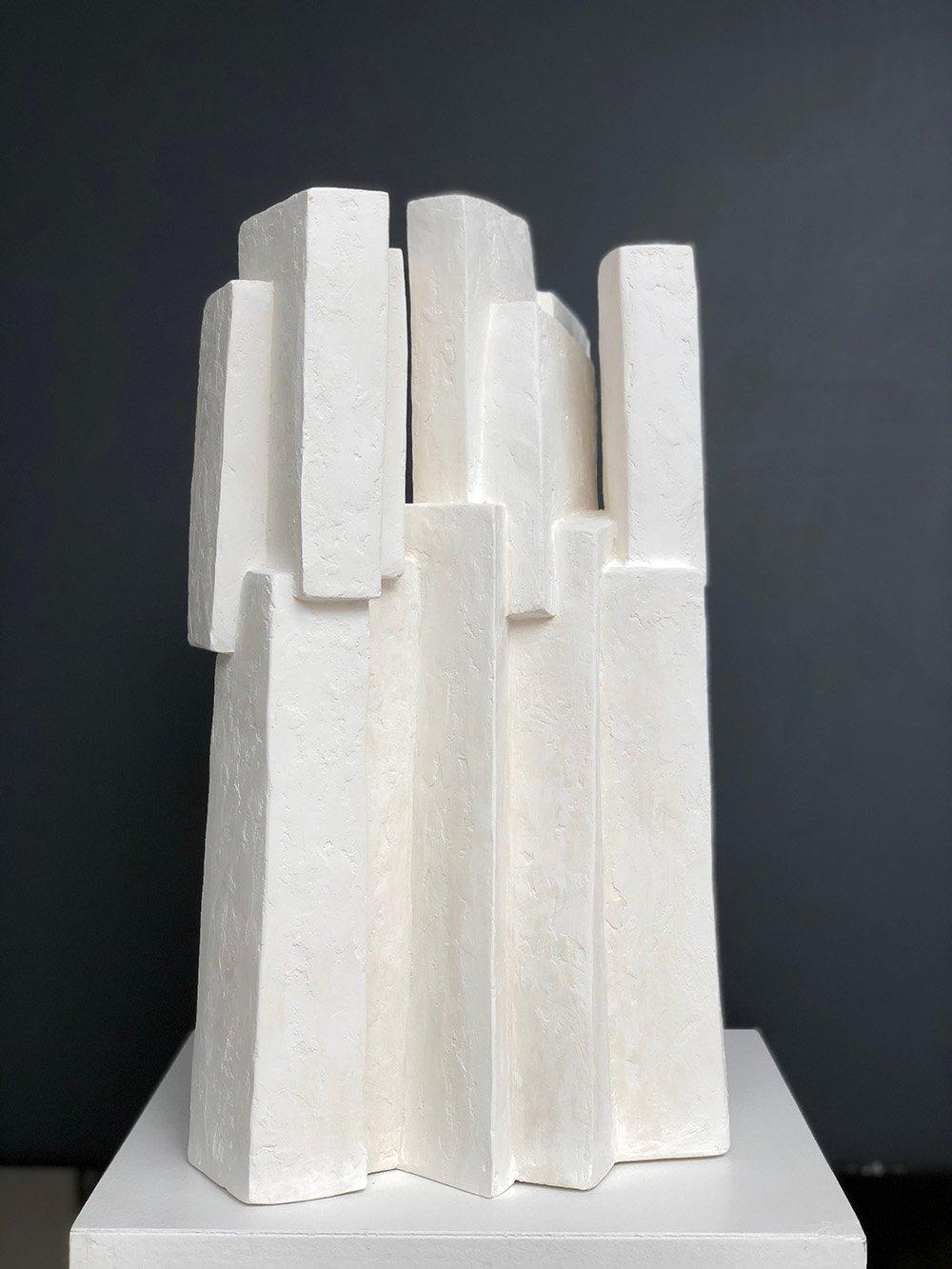 Ensemble III (2020), sculpture by French contemporary artist Delphine Brabant. 
Resin sculpture, edition of 8 + 4 A.P., 45 cm × 25 cm × 22 cm.

Fascinated with the concept of construction, Delphine Brabant composes her abstract sculptures like an