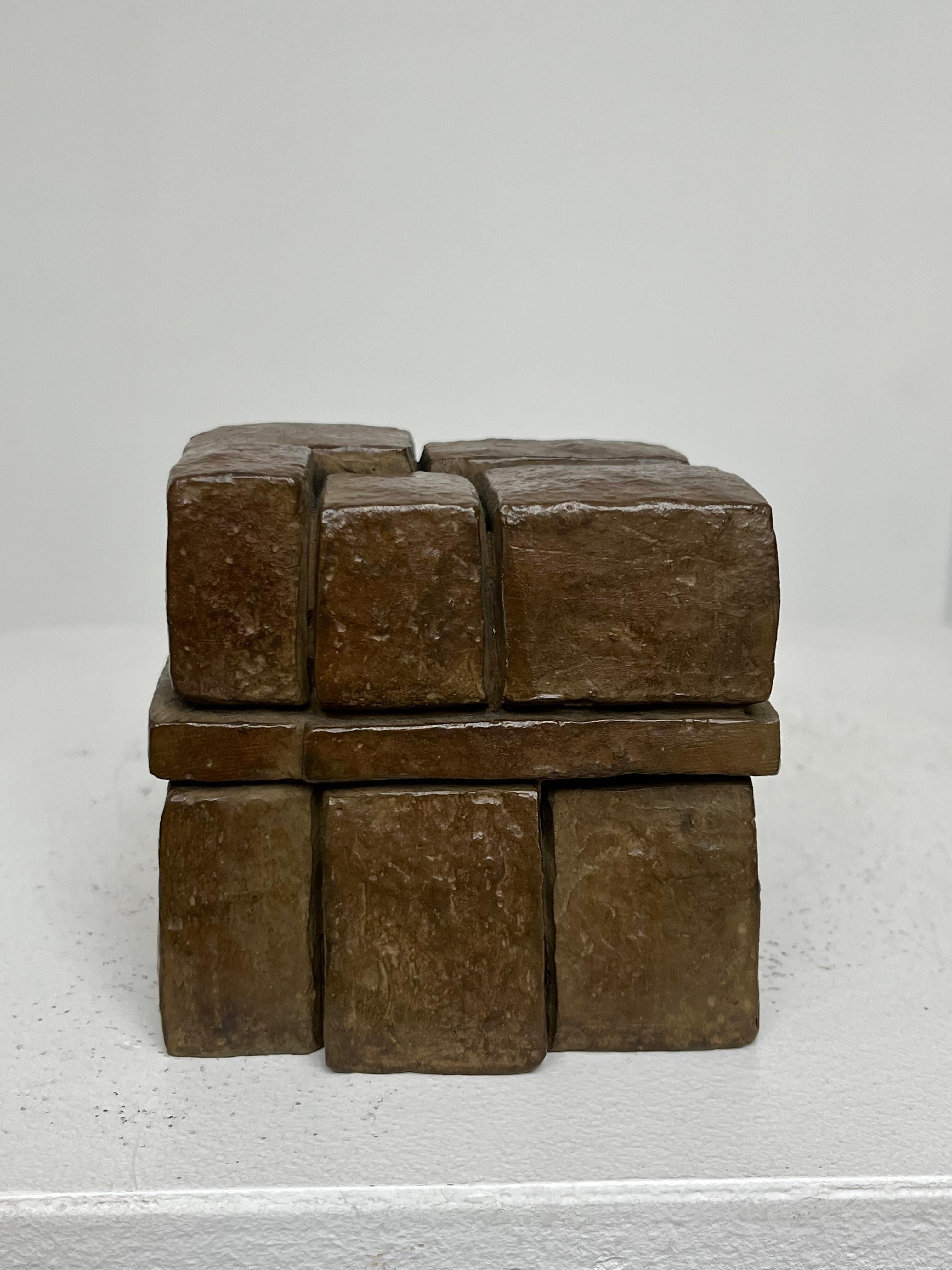 Delphine Brabant Abstract Sculpture – Ensemble IV, Bronze von D. Brabant – Kleine geometrische Regalskulptur
