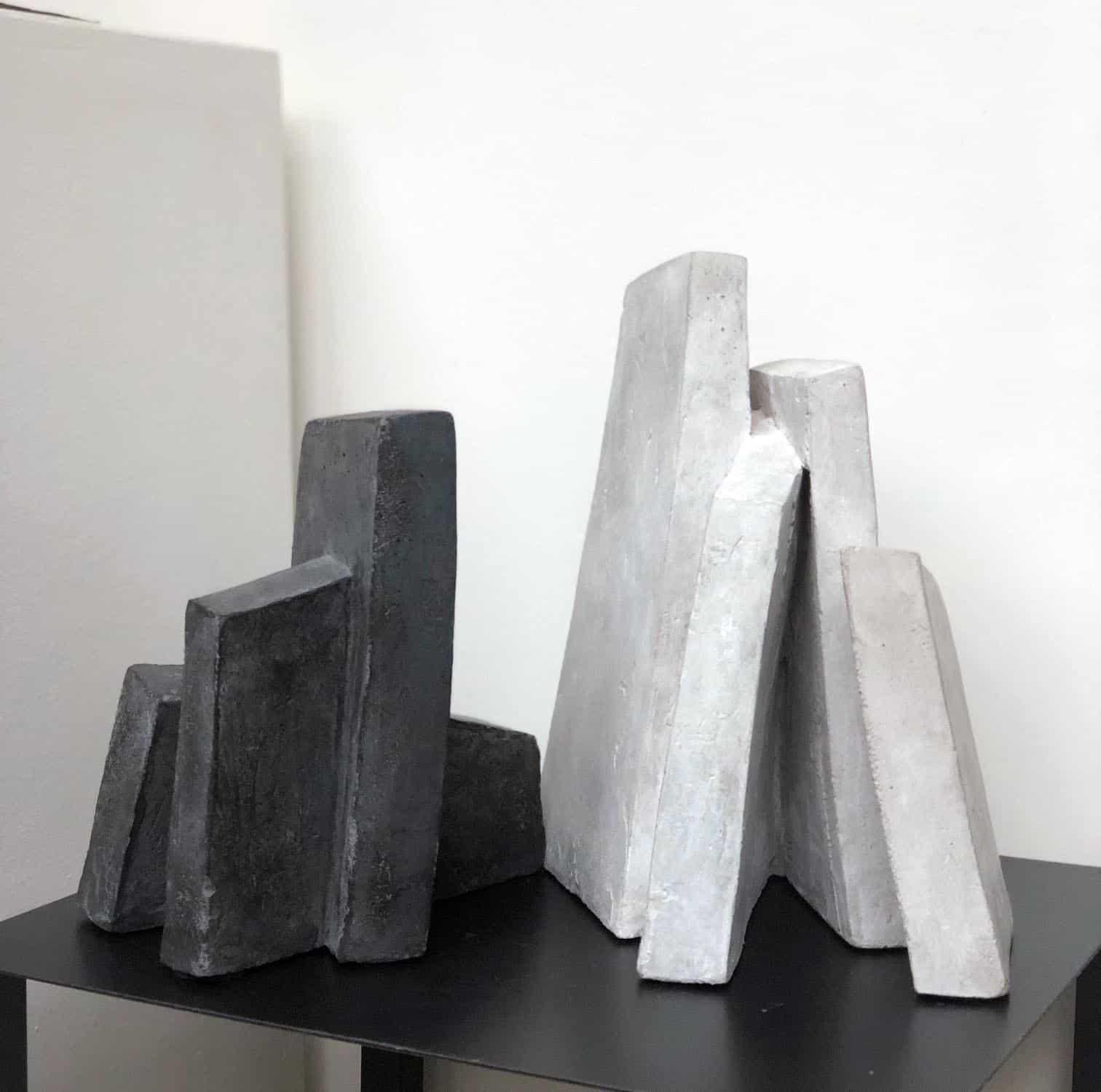Fragment par Delphine Brabant - Sculpture géométrique abstraite, noir et blanc en vente 1