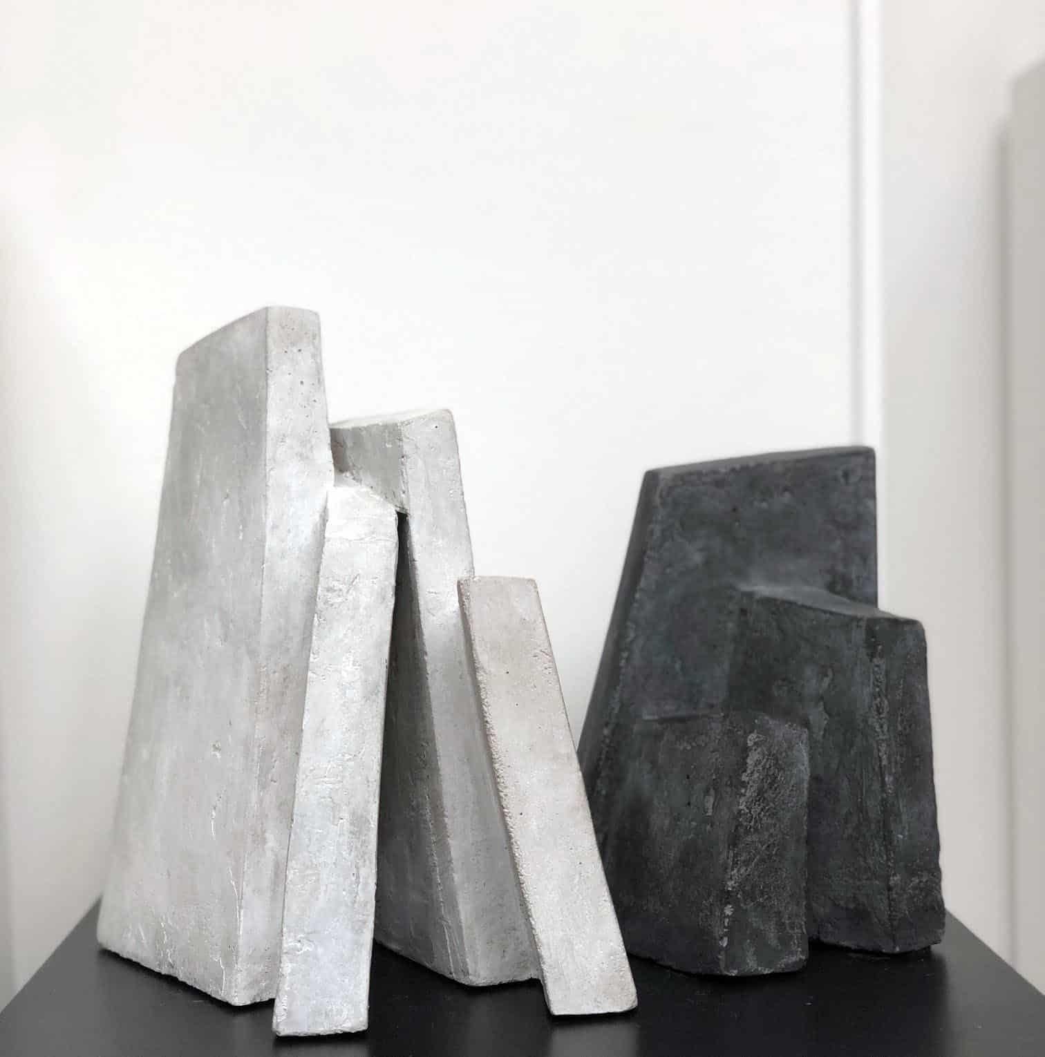 Fragment von Delphine Brabant – Abstrakte geometrische Skulptur, Schwarz-Weiß im Angebot 2