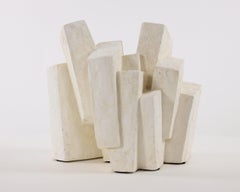 Suspension II de Delphine Brabant, sculpture géométrique abstraite, plâtre, blanc