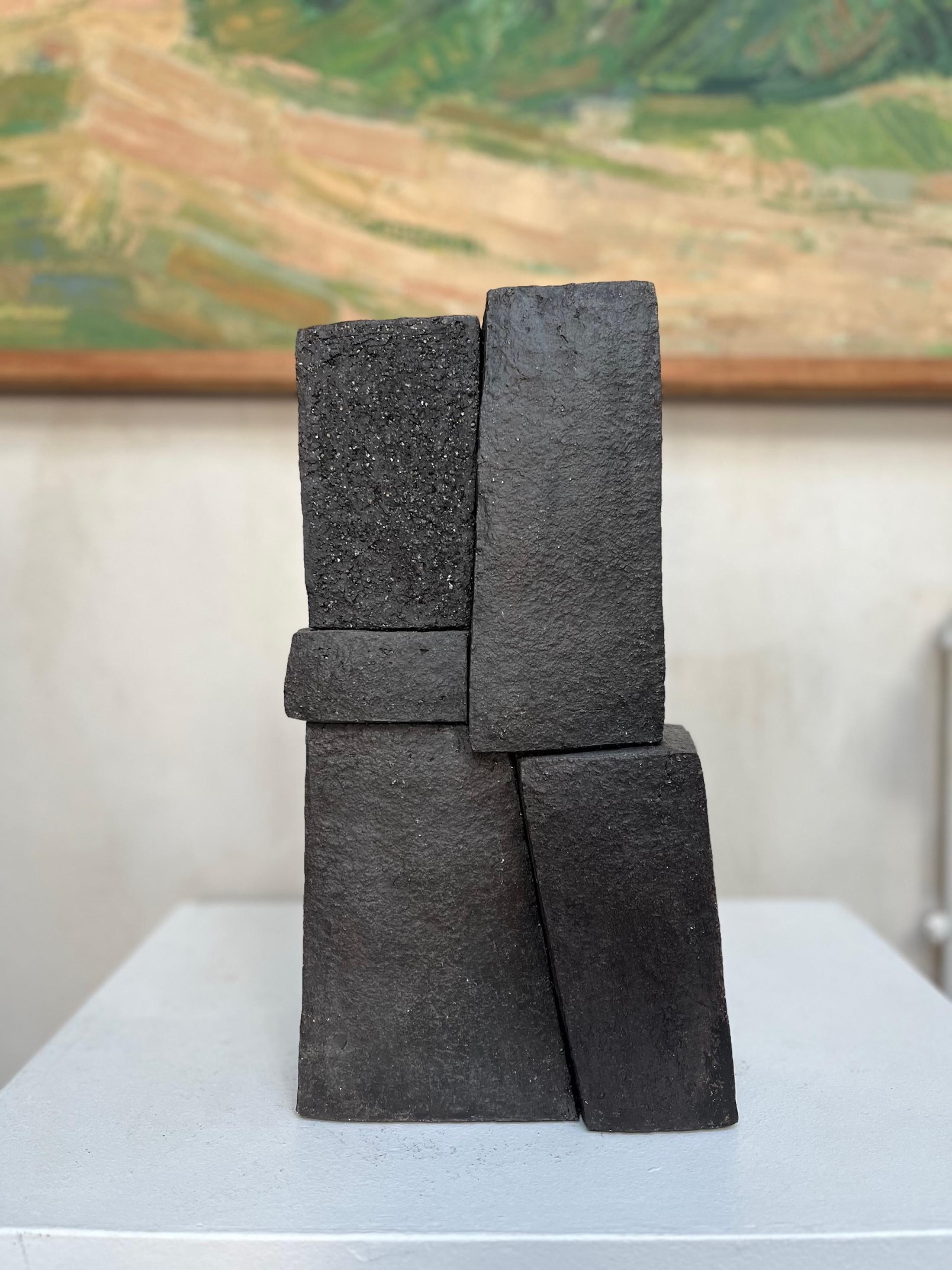 Unión III es una escultura de la artista francesa contemporánea Delphine Brabant de la serie "Unidad". En esta obra de arte, los elementos de la composición se yuxtaponen unos sobre otros, creando profundidad.
El artista prefiere las formas