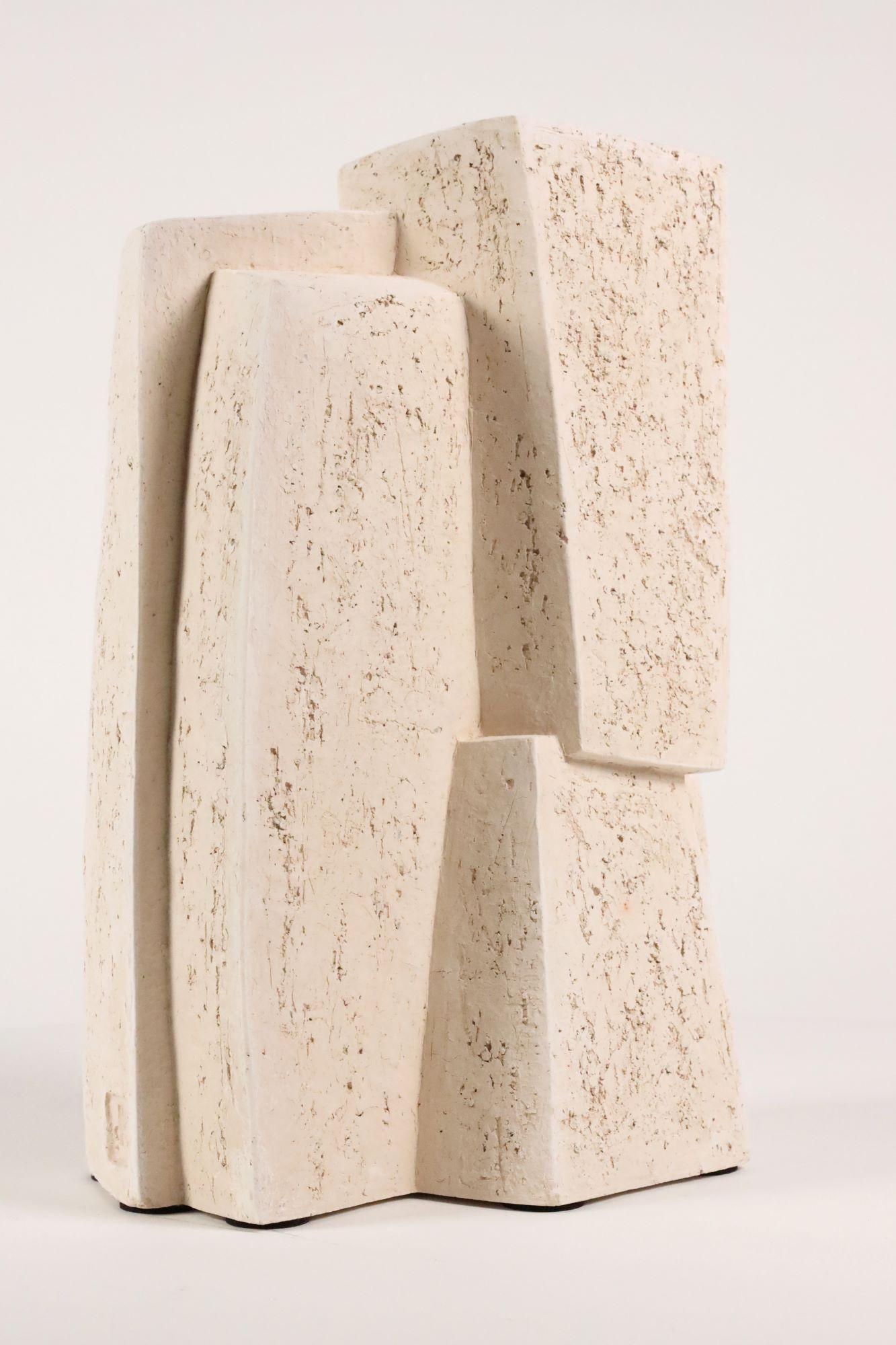 Union V de Delphine Brabant - Sculpture géométrique abstraite, terre cuite, blanche en vente 2