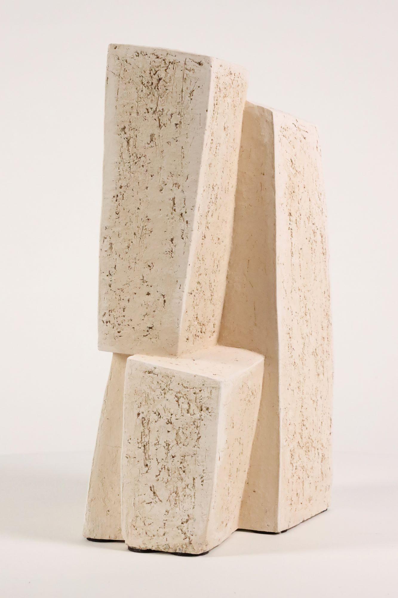 Union V von Delphine Brabant – Abstrakte geometrische Skulptur, Terrakotta, weiß im Angebot 6