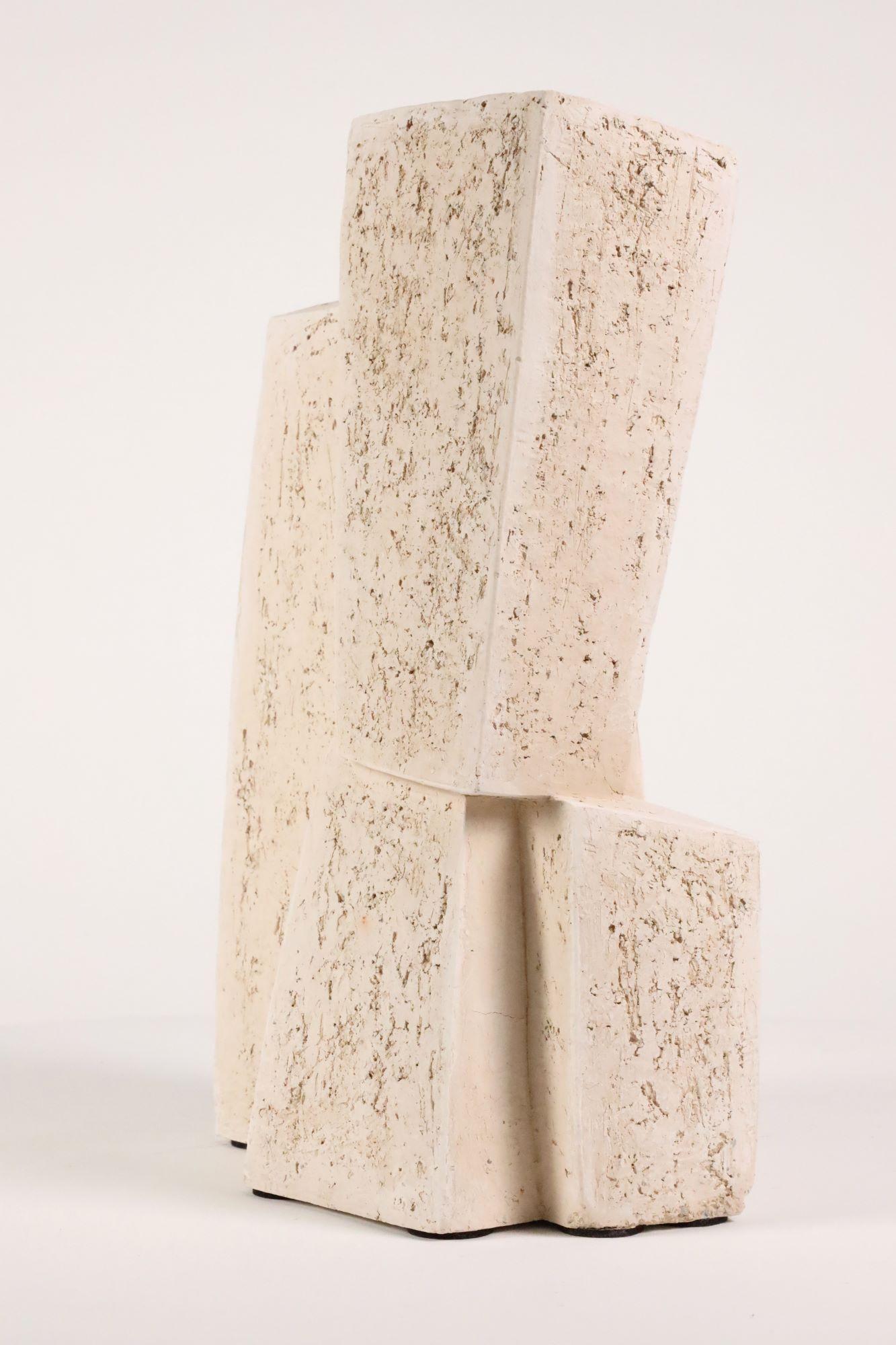 Union V de Delphine Brabant - Sculpture géométrique abstraite, terre cuite, blanche en vente 7