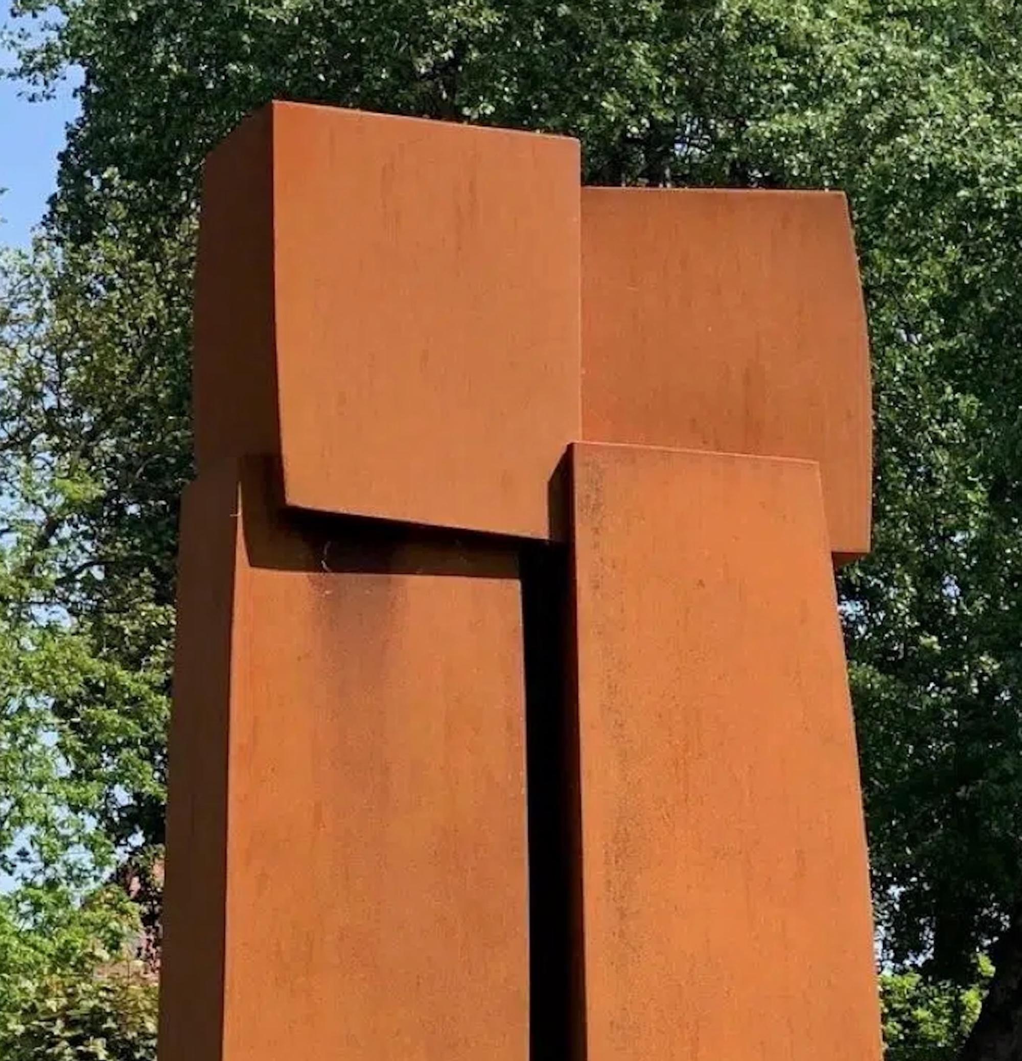 Unity I di Delphine Brabant - Scultura geometrica astratta, acciaio corten, marrone in vendita 7