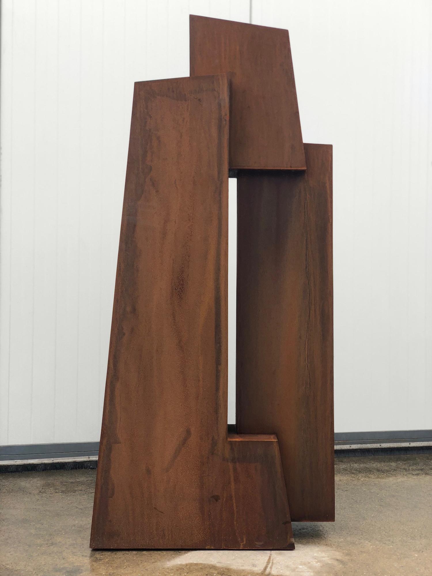 Unity II di Delphine Brabant - Scultura geometrica astratta, acciaio corten, totem in vendita 2