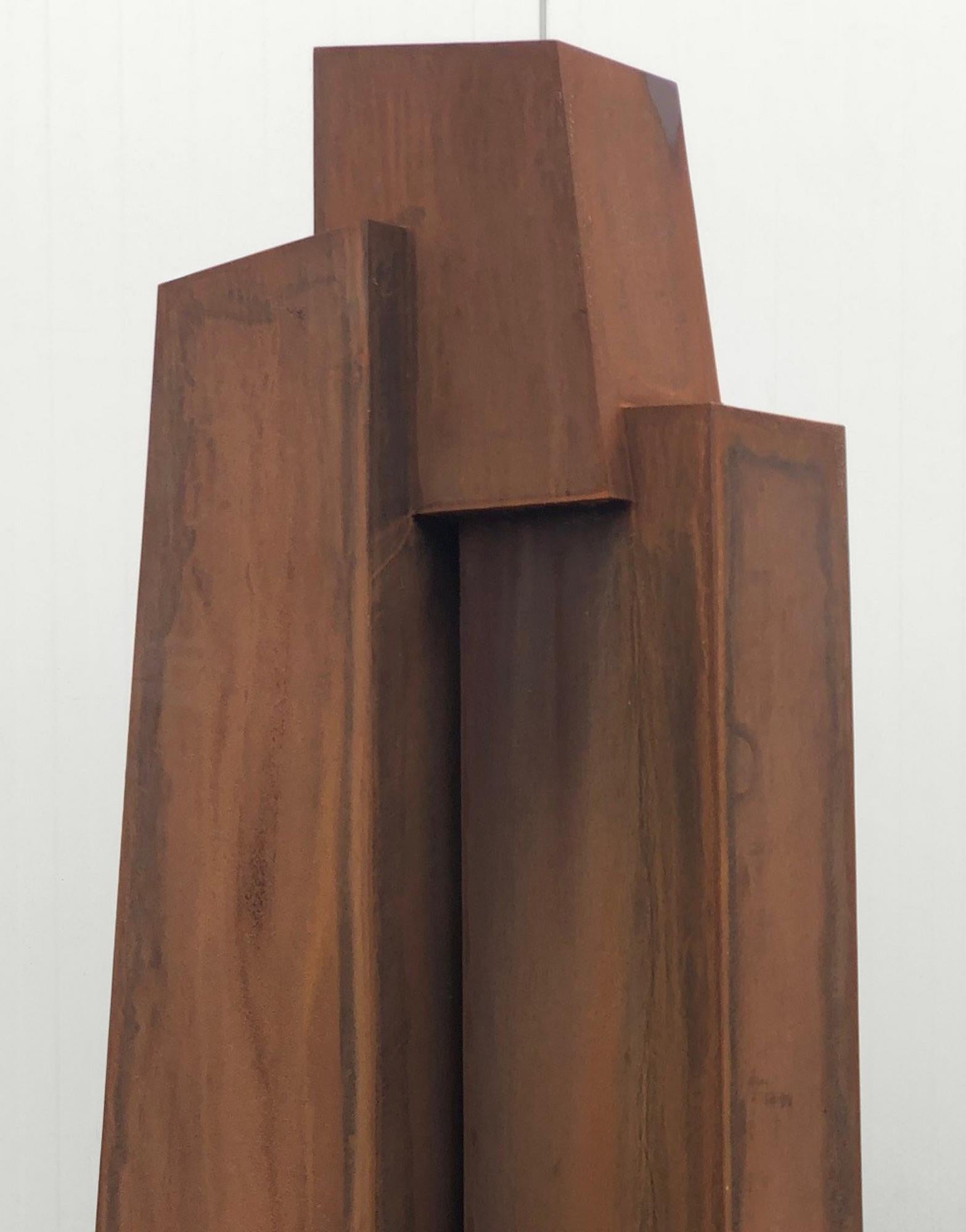 Unity II di Delphine Brabant - Scultura geometrica astratta, acciaio corten, totem in vendita 3