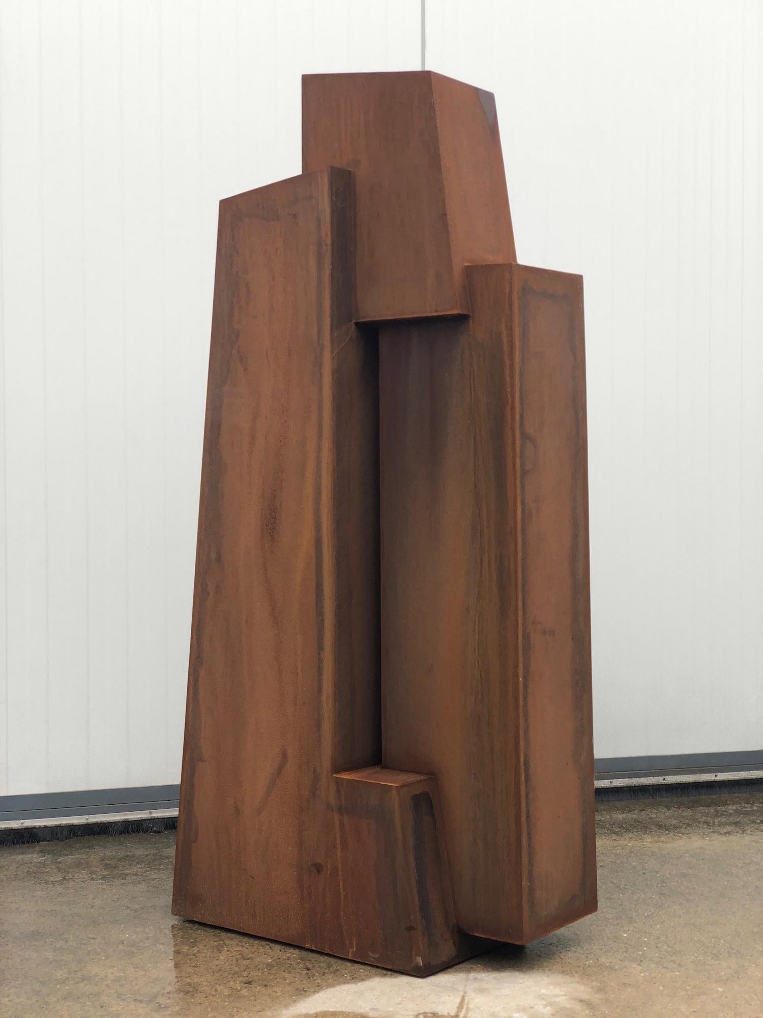Unity II di Delphine Brabant - Scultura geometrica astratta, acciaio corten, totem in vendita 1