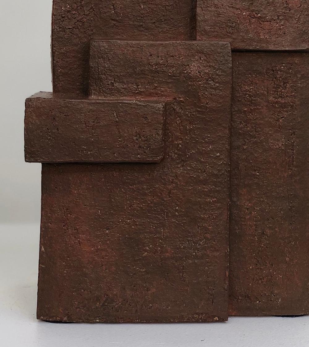 Unity IV (2021) is a one-off terracotta sculpture by French contemporary artist Delphine Brabant. 35 cm × 17 cm × 12 cm.
In this artwork the composition elements are juxtaposed with each other leaving room for empty spaces. The shapes are massive,