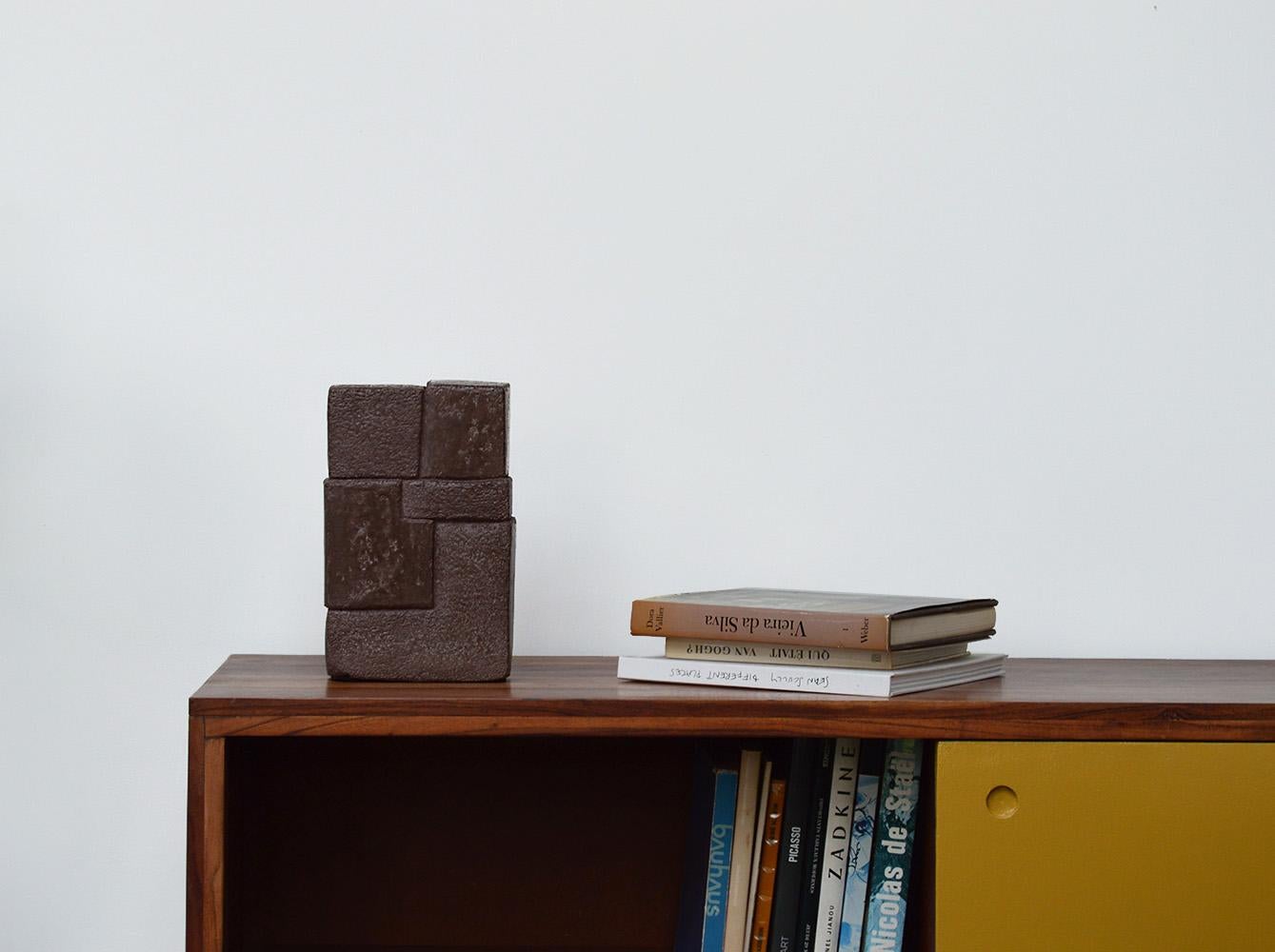 Unity V by Delphine Brabant - Abstract geometric sculpture, terracotta, brown en vente 1