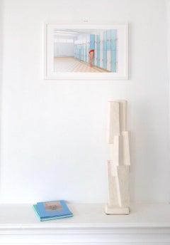 Unité VIII de Delphine Brabant, sculpture géométrique abstraite, plâtre, blanc