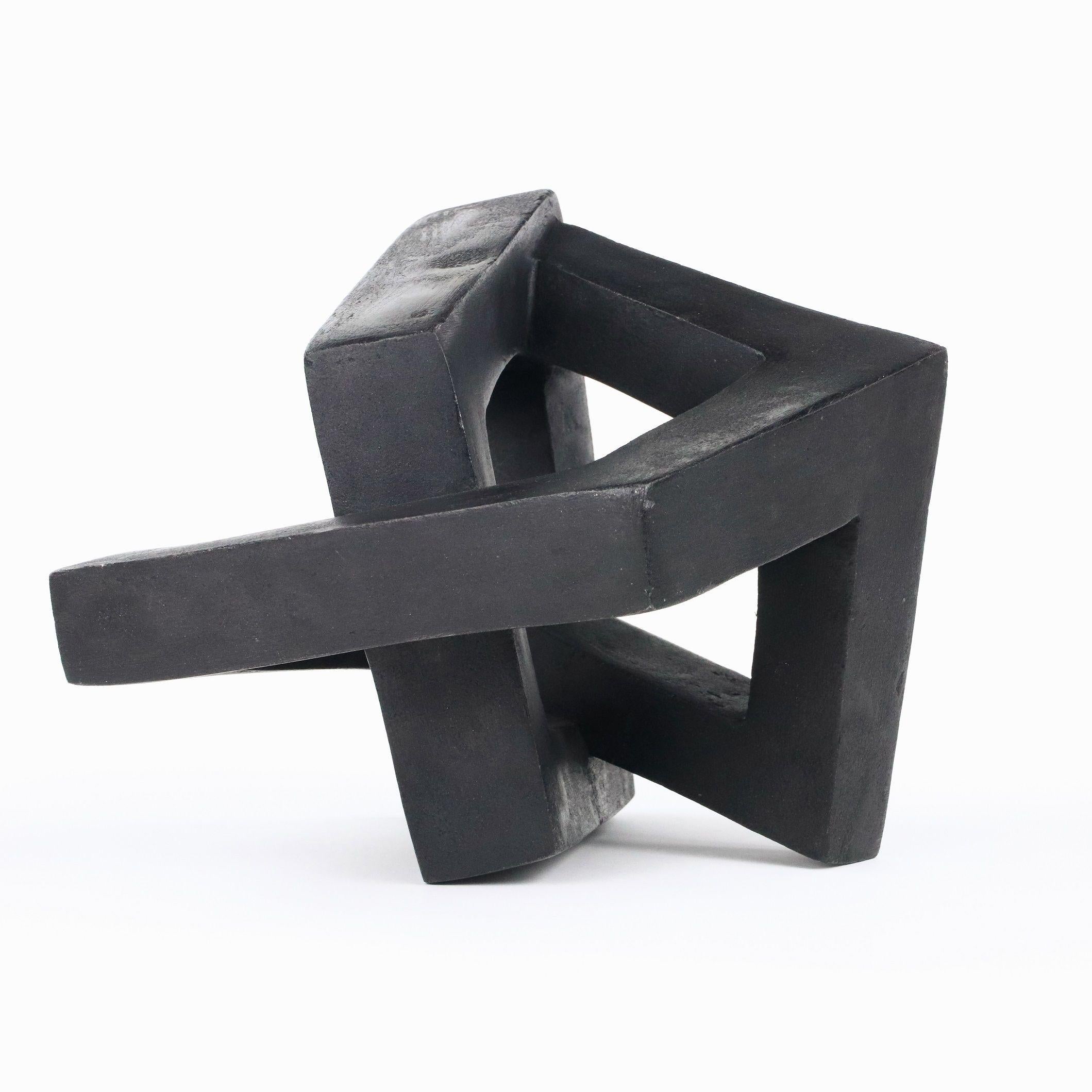 Variation III de Delphine Brabant - Sculpture géométrique abstraite en résine en vente 1