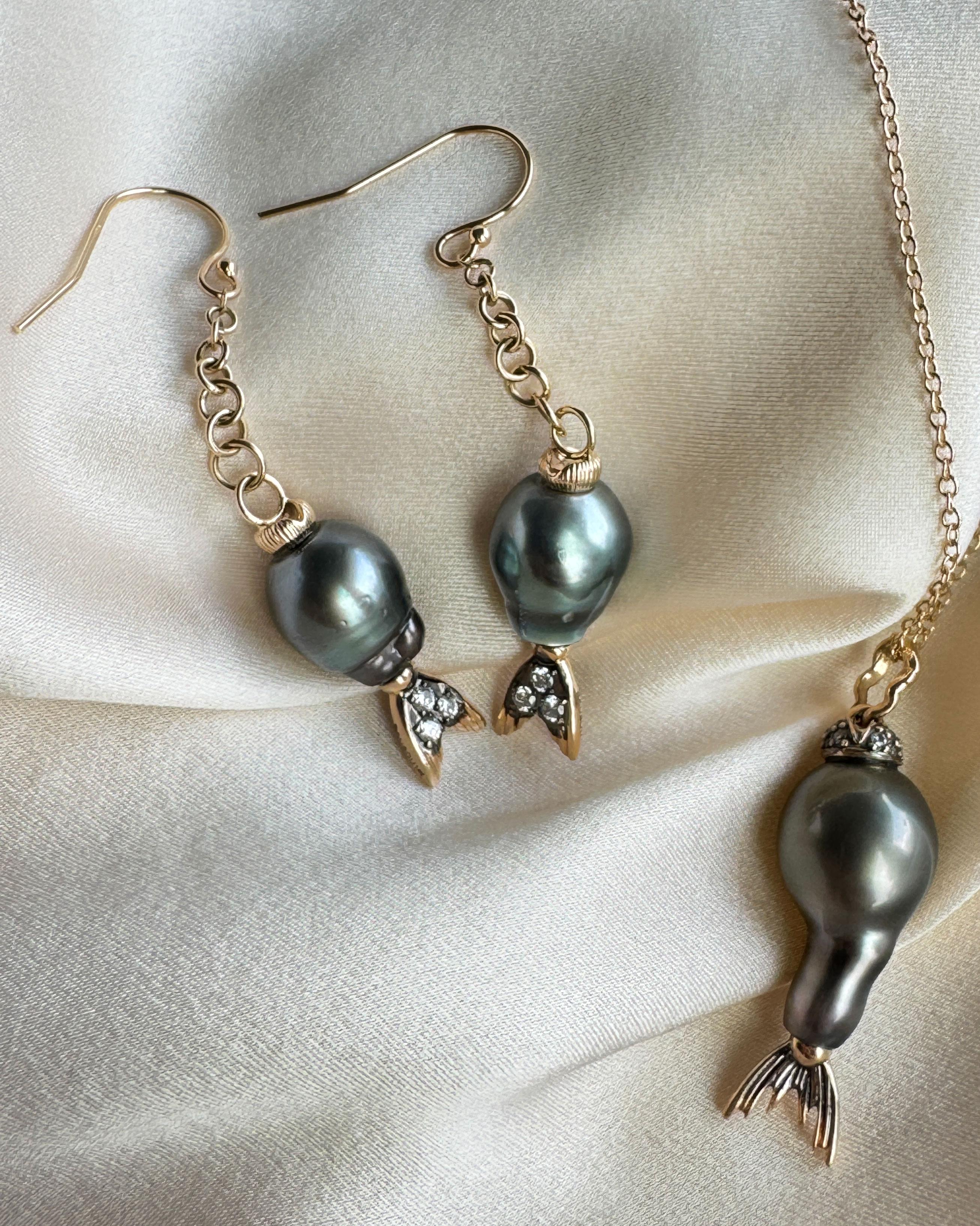 Orecchini Delphine con perle barocche di Tahiti e diamanti in oro 14k In condizioni Nuovo in vendita a Long Island City, NY