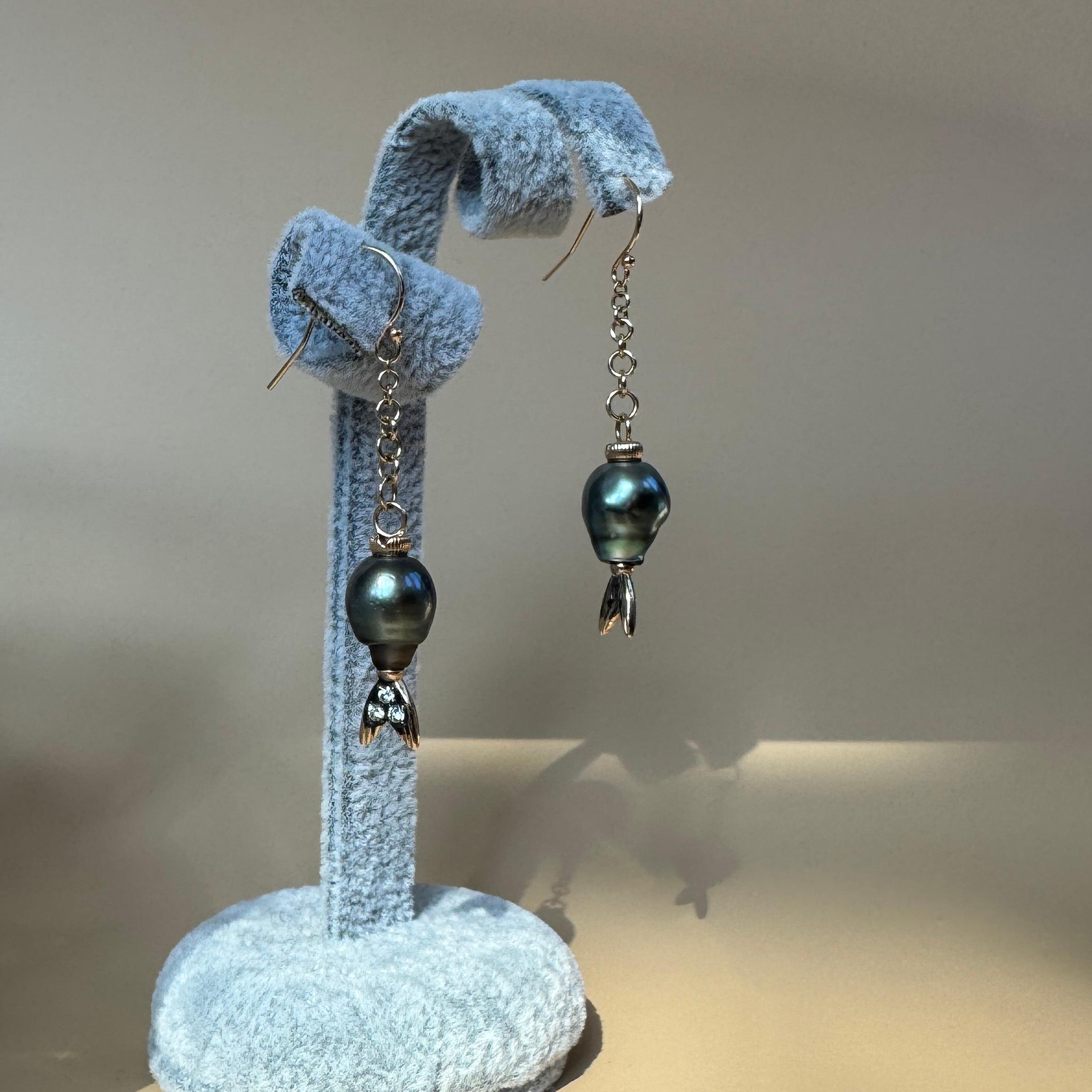 Orecchini Delphine con perle barocche di Tahiti e diamanti in oro 14k in vendita 1