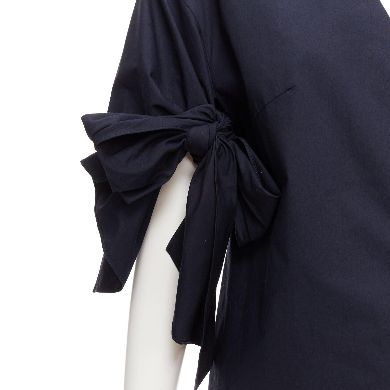 DELPOZO navy cotton knot tie sleeves V neck relaxed top FR36A S
Reference: KYCG/A00009
Brand: Delpozo
Material: Cotton
Color: Navy
Pattern: Solid
Closure: Pullover
Extra Details: Darted bust.
Made in: Spain

CONDITION:
Condition: Excellent, this